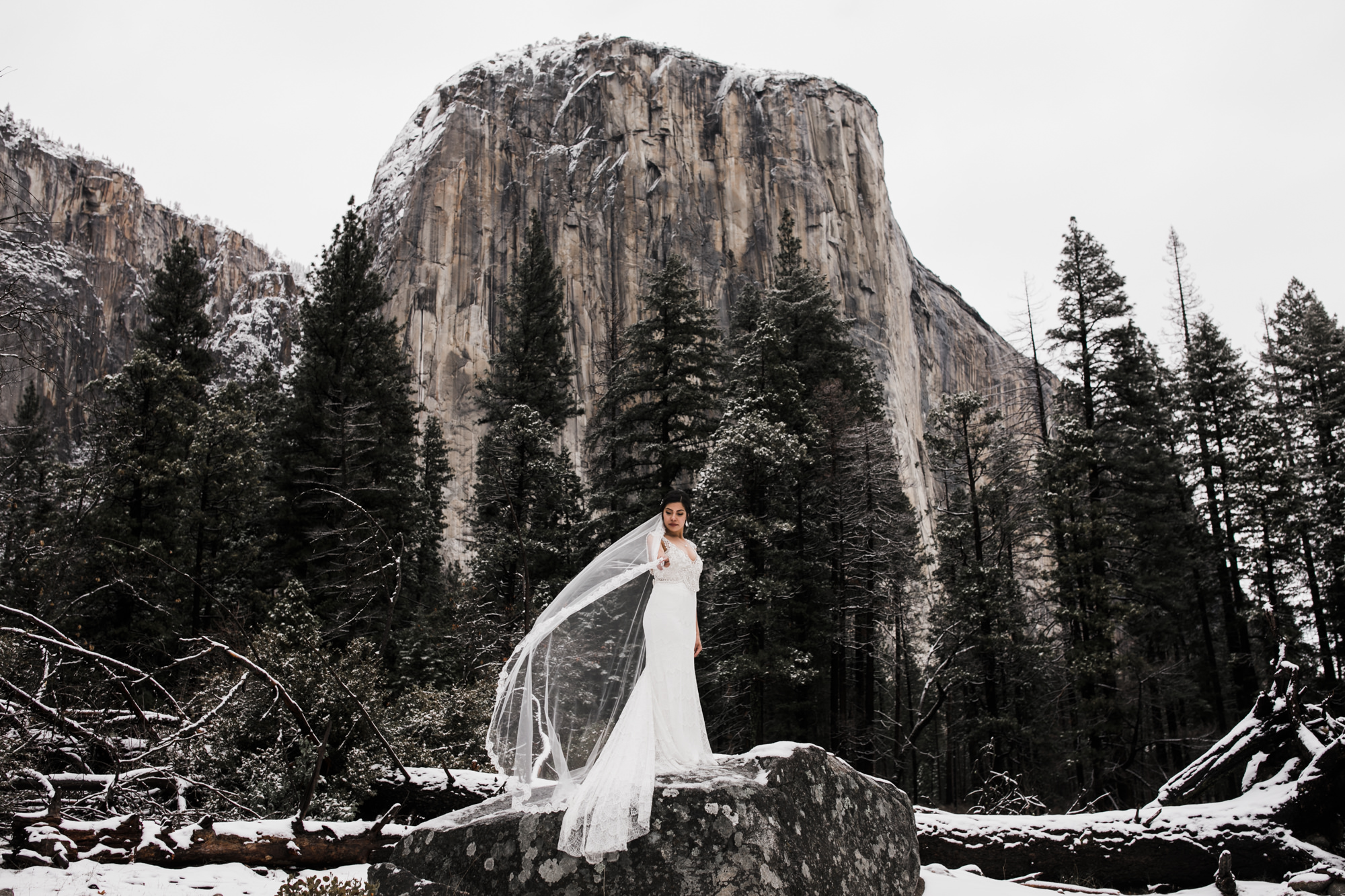 eloping in yosemite national park in the winter