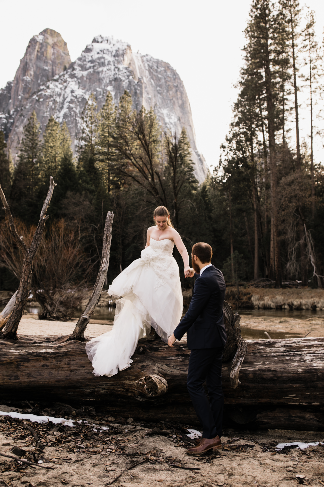 winter elopement wedding in yosemite national park | The Hearnes Adventure Photography