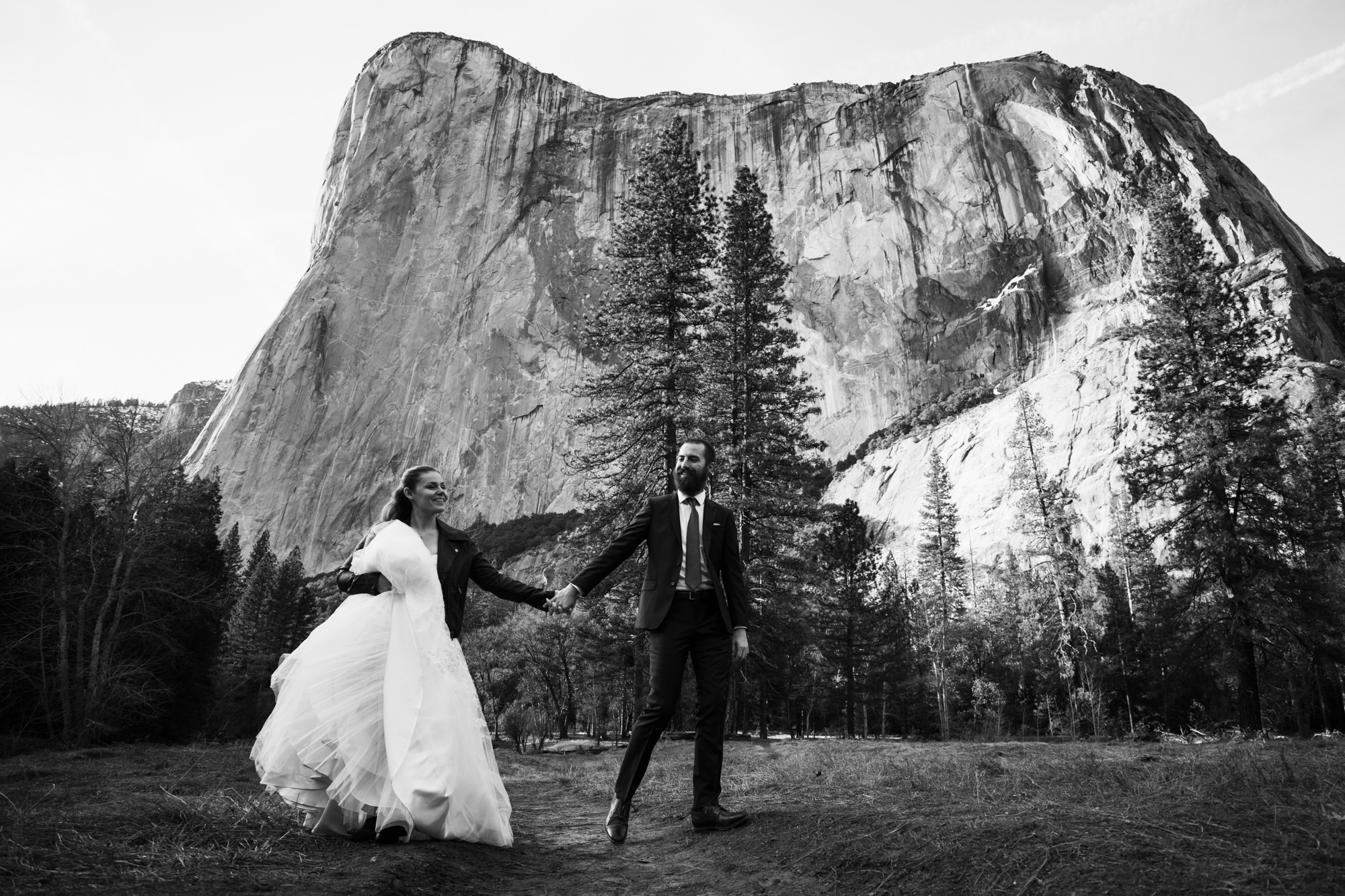 winter elopement wedding in yosemite national park | The Hearnes Adventure Photography