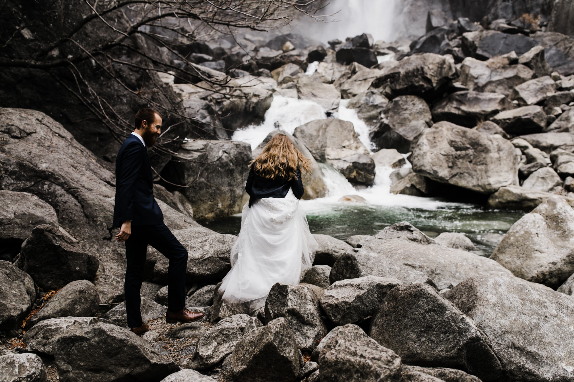 snowy elopement wedding in yosemite national park | The Hearnes Adventure Photography