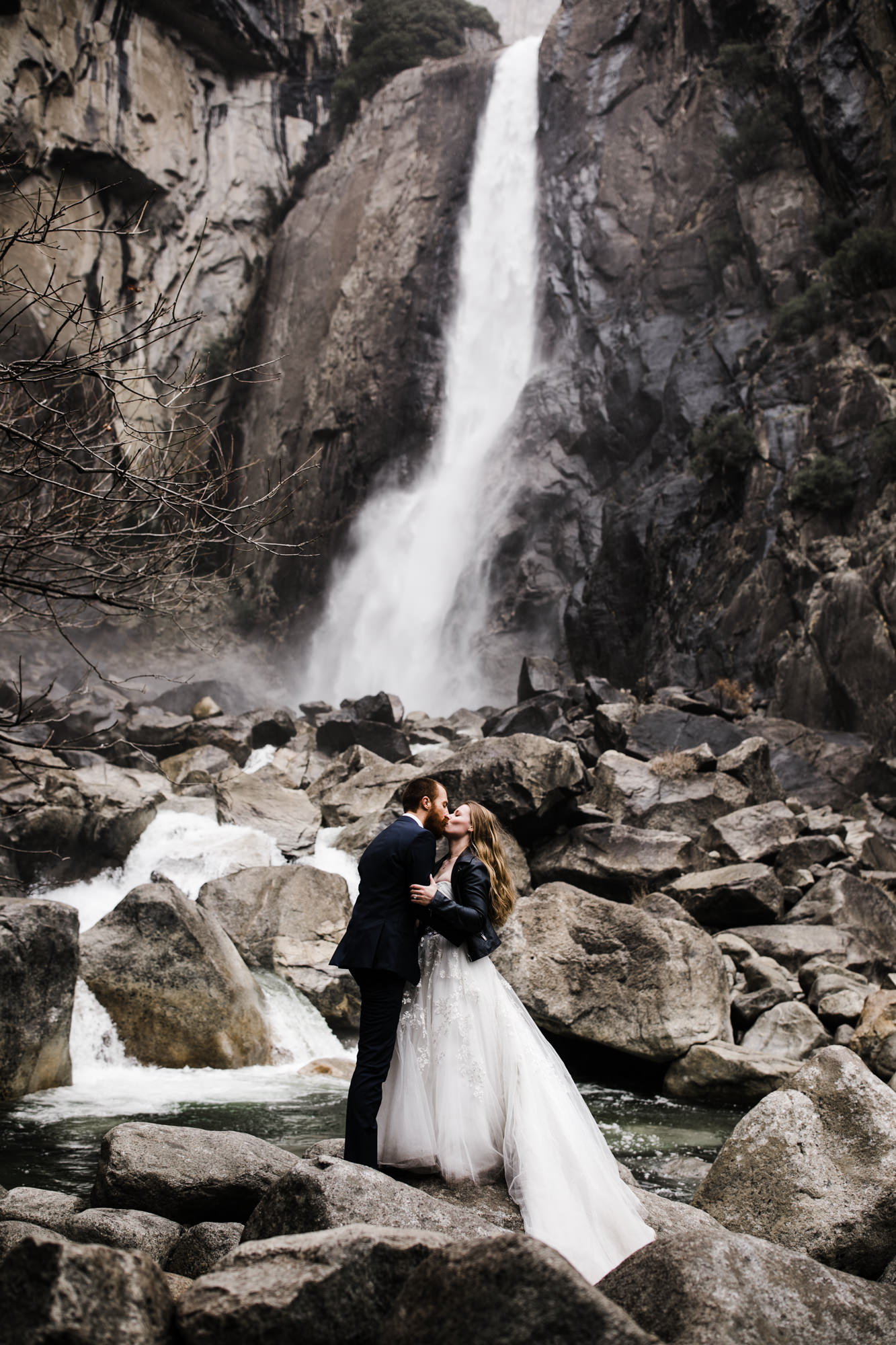 snowy elopement wedding in yosemite national park | The Hearnes Adventure Photography