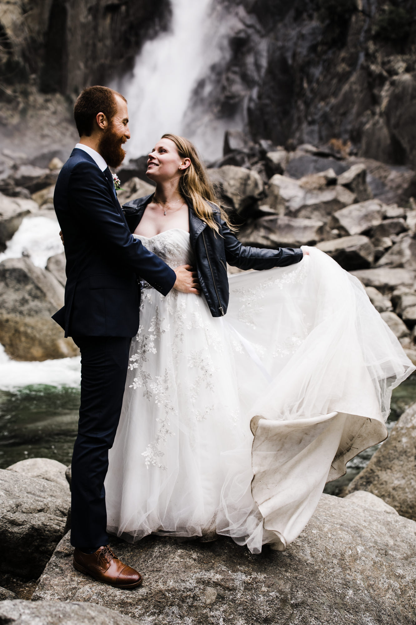 snowy elopement wedding in yosemite national park | The Hearnes Adventure Photography