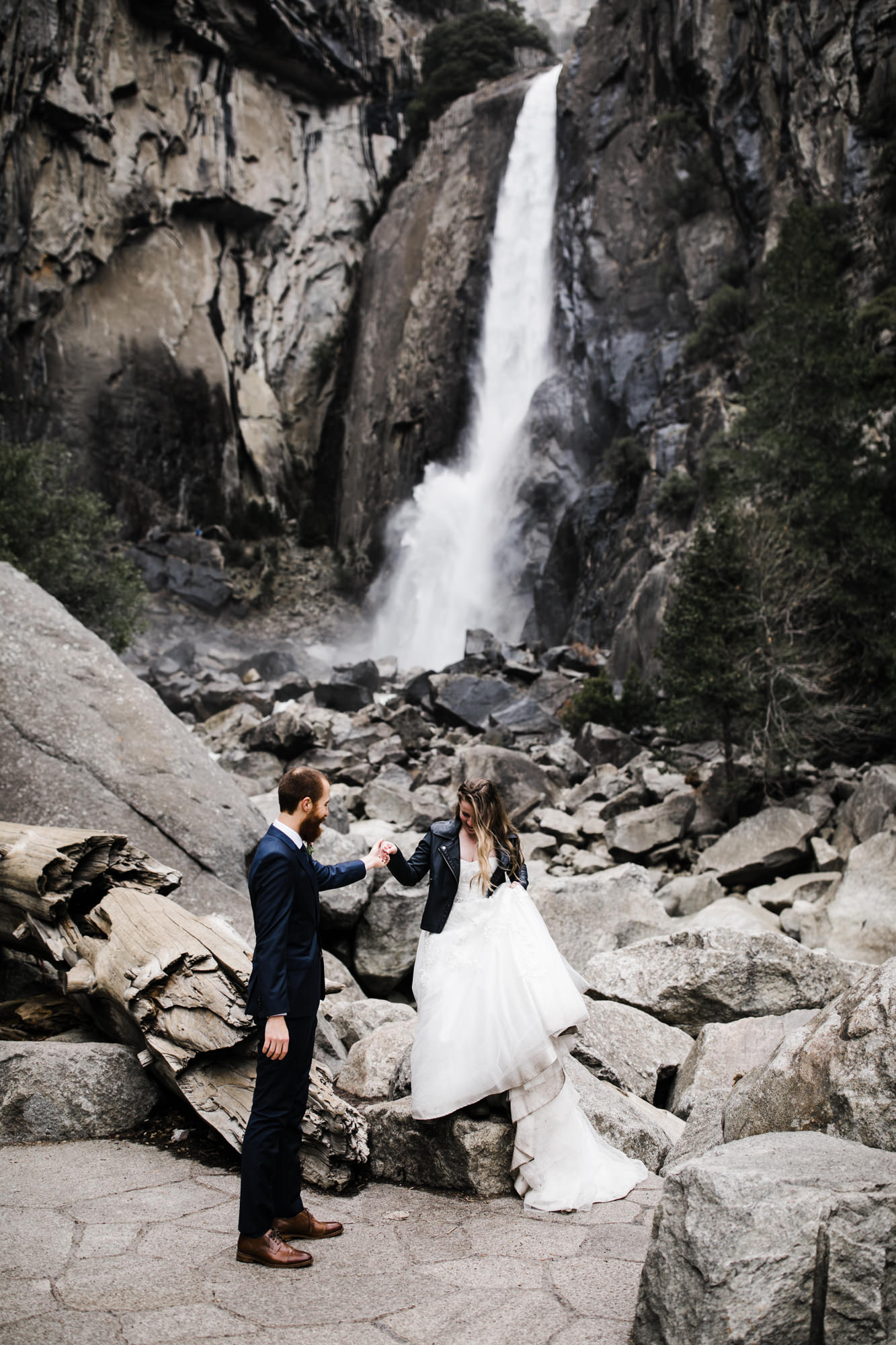 snowy elopement wedding in yosemite national park | The Hearnes Adventure Photography