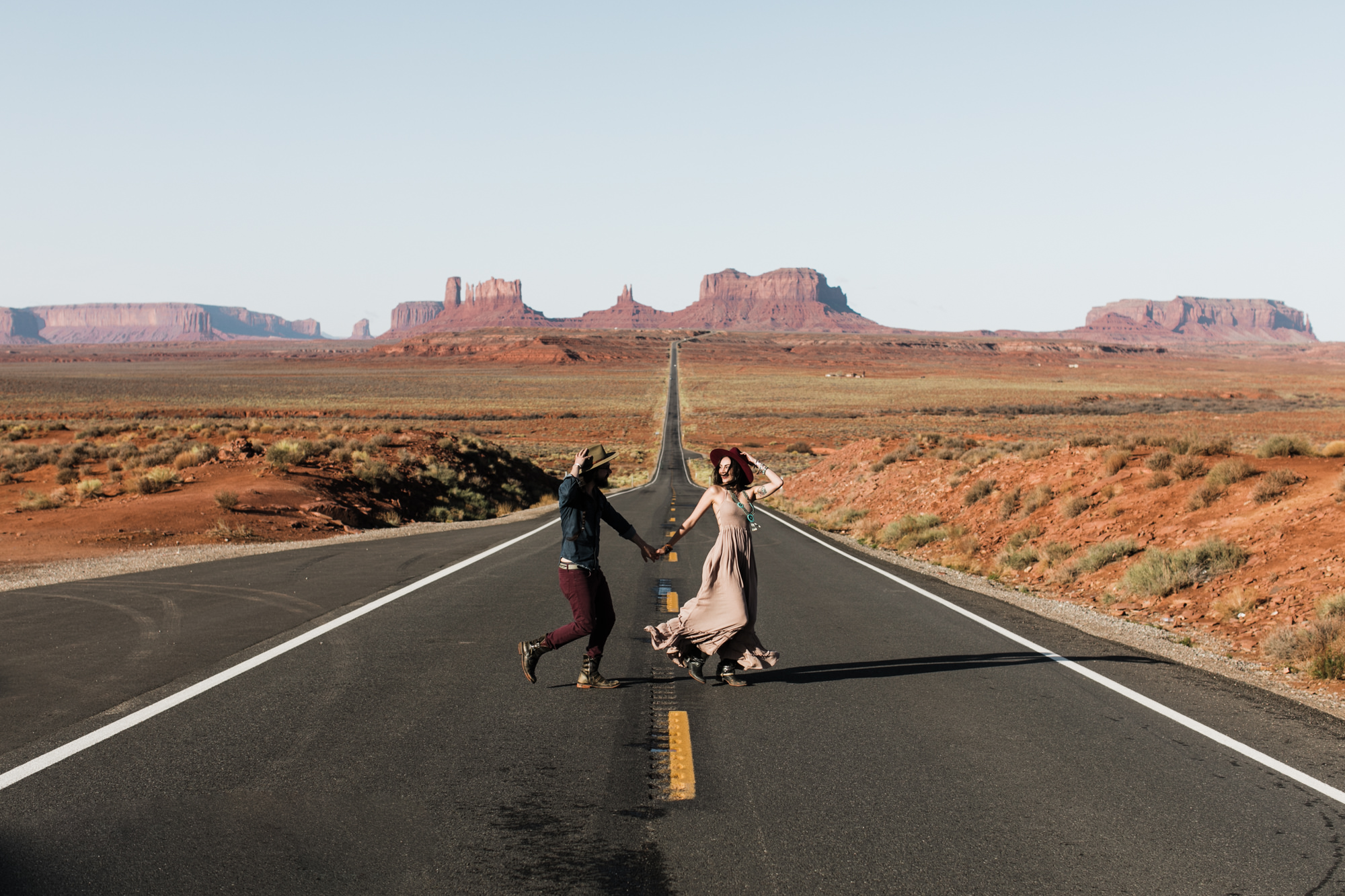 rachel + ryan's western stylish engagement session in monument valley | desert elopement inspiration | boho southwestern style | the hearnes adventure photography | www.thehearnes.com