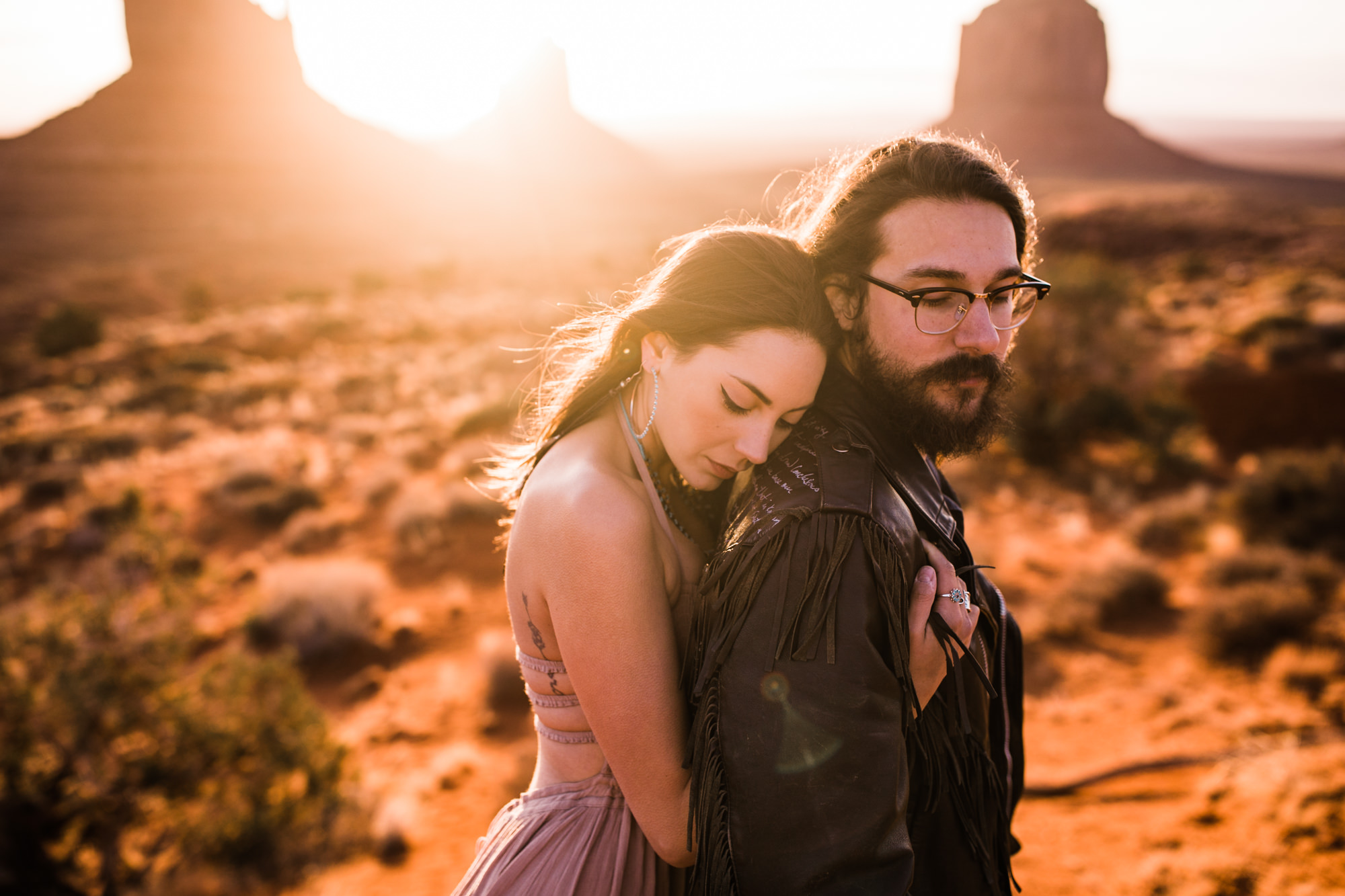 rachel + ryan's western stylish engagement session in monument valley | desert elopement inspiration | boho southwestern style | the hearnes adventure photography | www.thehearnes.com