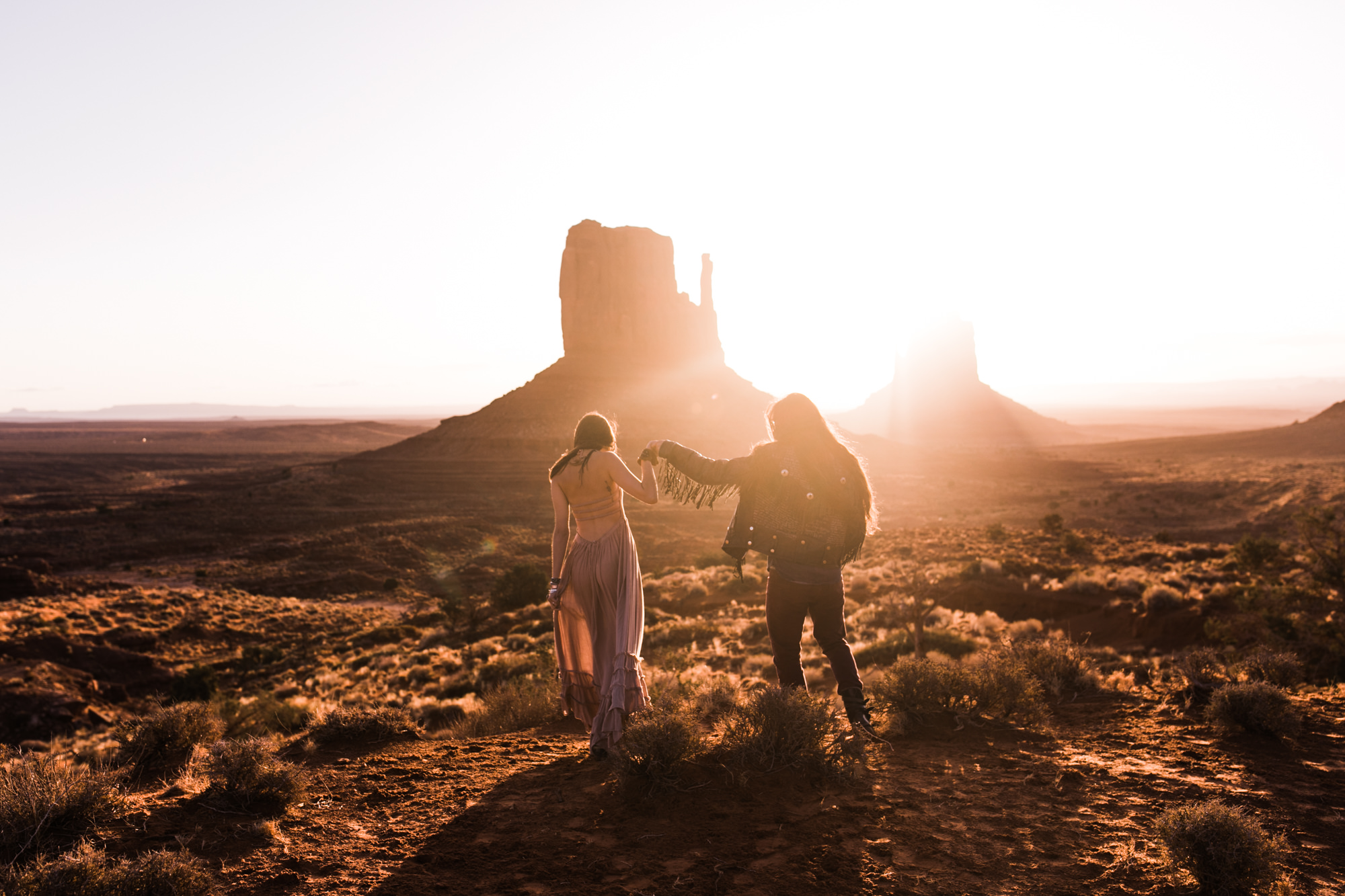 rachel + ryan's western stylish engagement session in monument valley | desert elopement inspiration | boho southwestern style | the hearnes adventure photography | www.thehearnes.com
