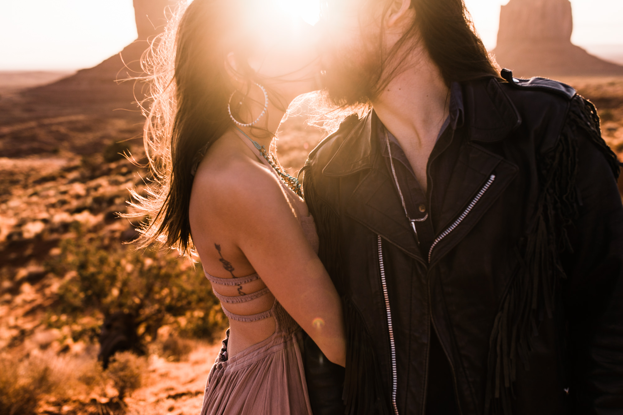 rachel + ryan's western stylish engagement session in monument valley | desert elopement inspiration | boho southwestern style | the hearnes adventure photography | www.thehearnes.com