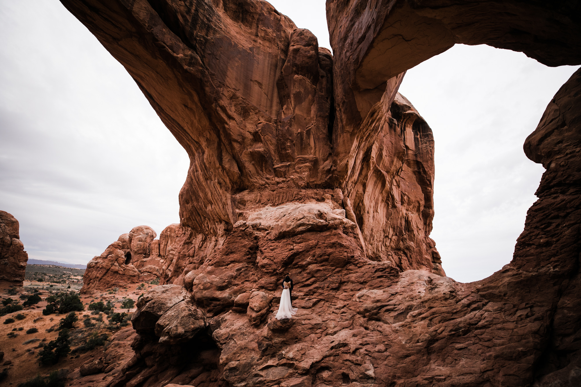 elopement first look in arches national park | desert elopement | moab wedding photographer | the hearnes adventure photography | www.thehearnes.com