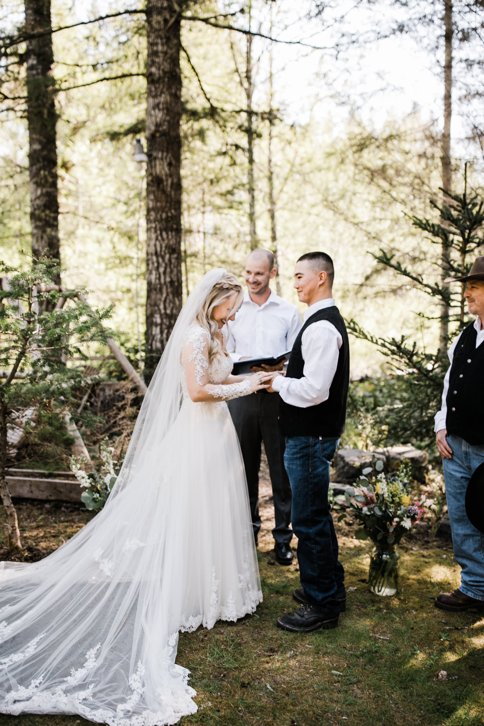 intimate ceremony at an airbnb cabin in washington | wedding portraits in the snow in mount rainier national park | first dance in the mountains | national park elopement photographer