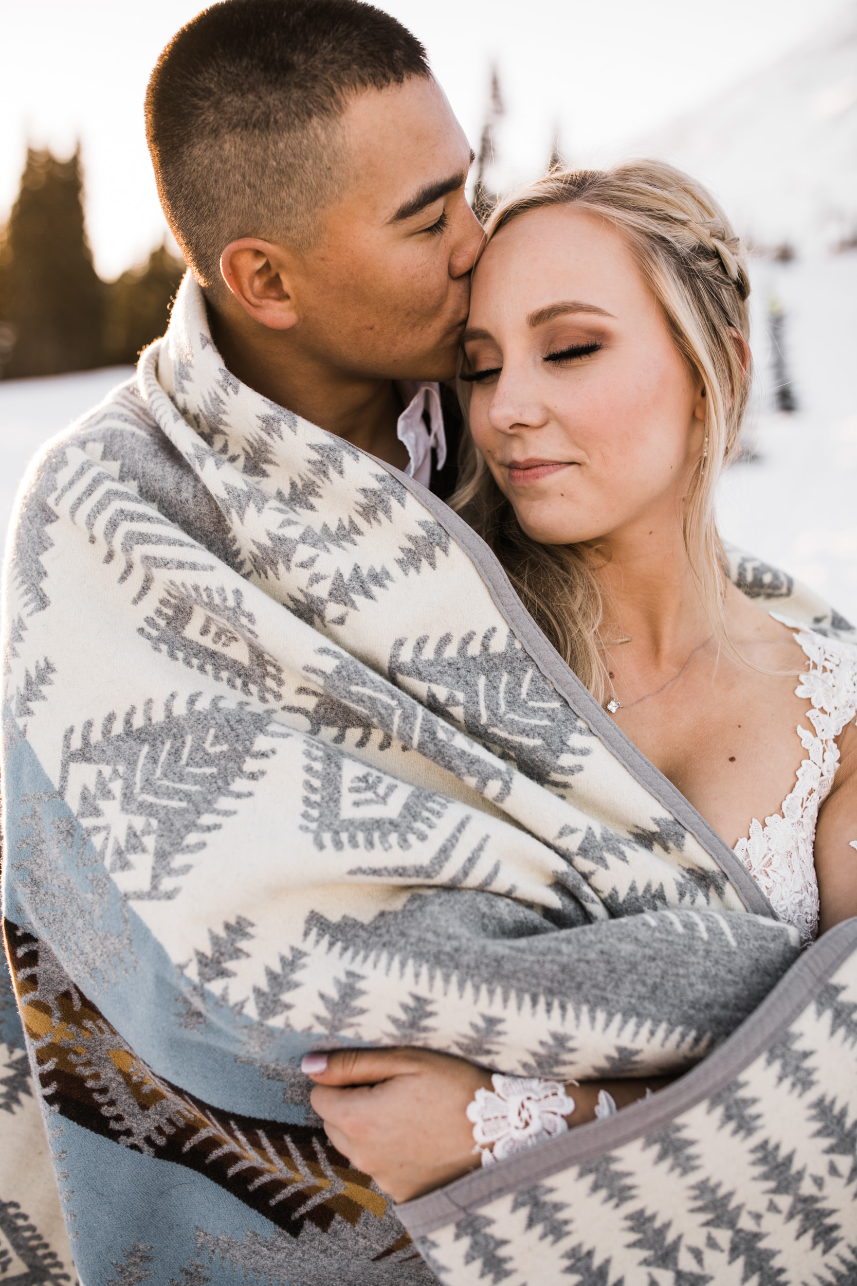 snowy wedding | long sleeve wedding dress | pendleton silver bark wedding blanket | wedding portraits in the snow in mount rainier | first dance in the mountains | national park elopement photographer