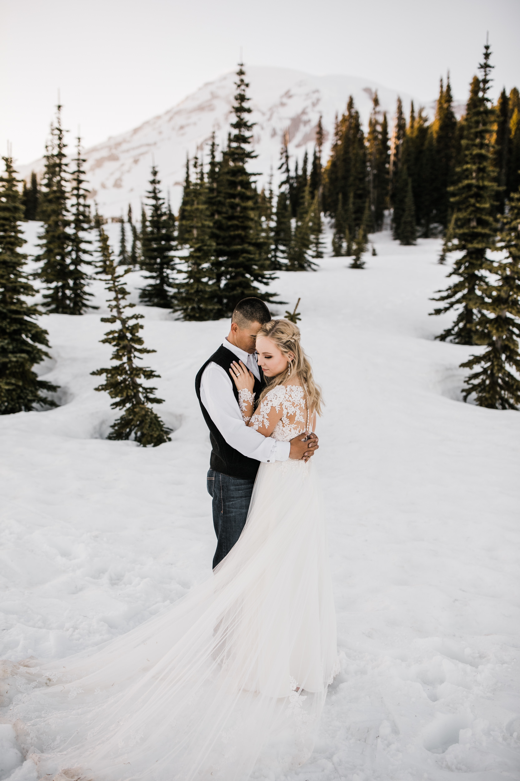 snowy wedding | long sleeve wedding dress | pendleton silver bark wedding blanket | wedding portraits in the snow in mount rainier | first dance in the mountains | national park elopement photographer