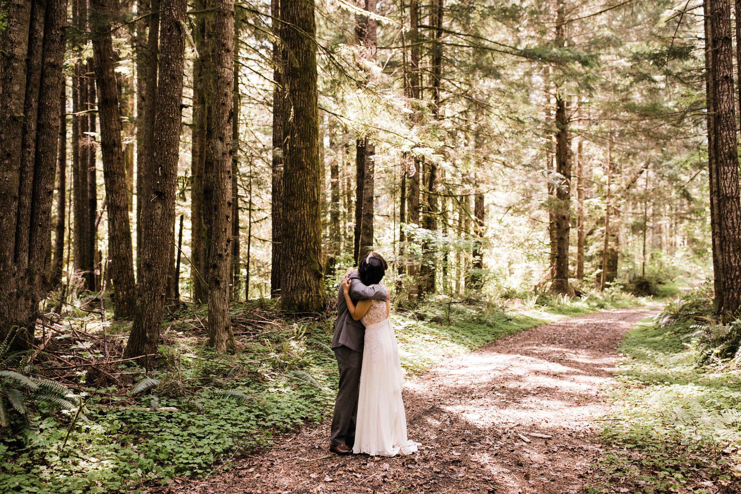 intimate wedding and reception in mount rainier national park | a frame cabin elopement first look | woodsy small reception in washington | snowy wedding portraits | elopement in the mountains