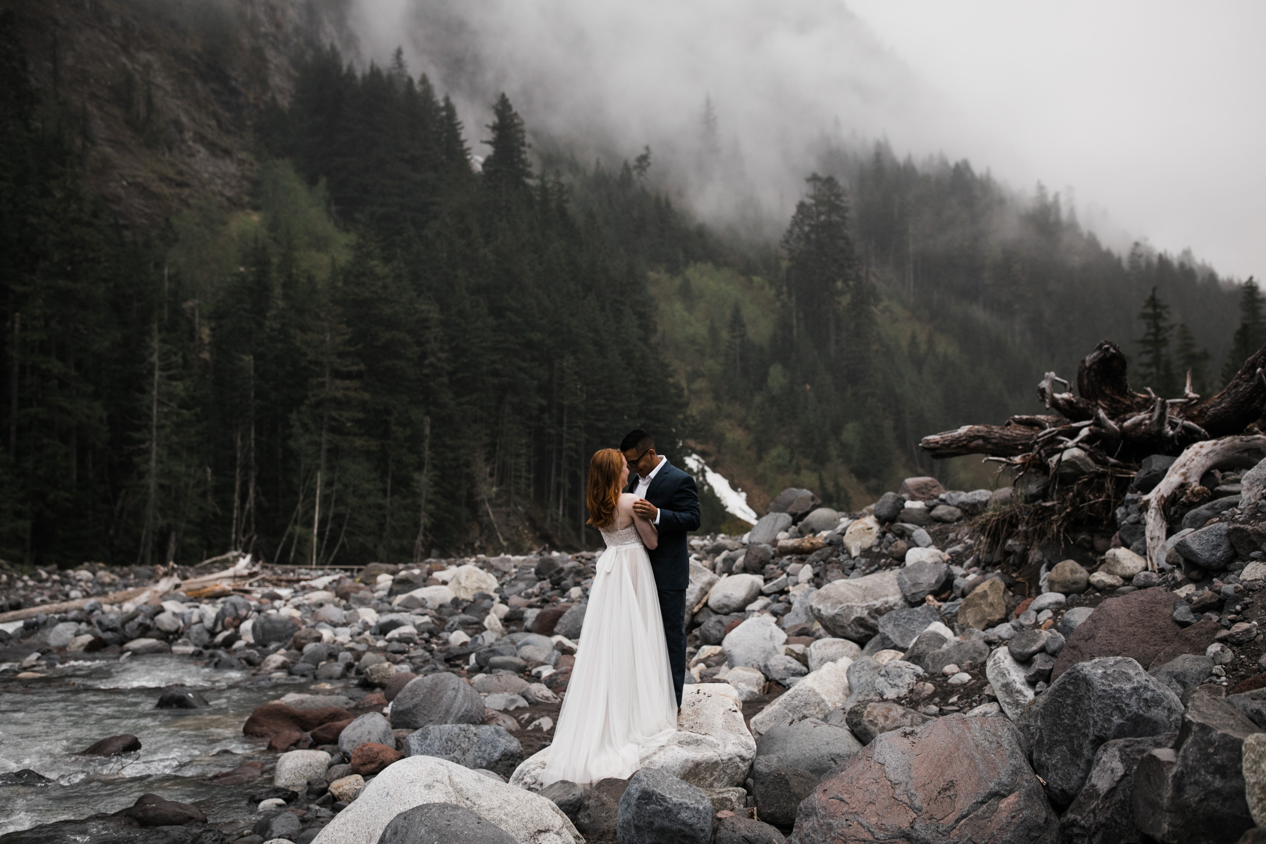 alyssa + horacio's adventurous honeymoon session in mount rainier national park | the hearnes adventure photography | national park elopement inspiration | www.thehearnes.com