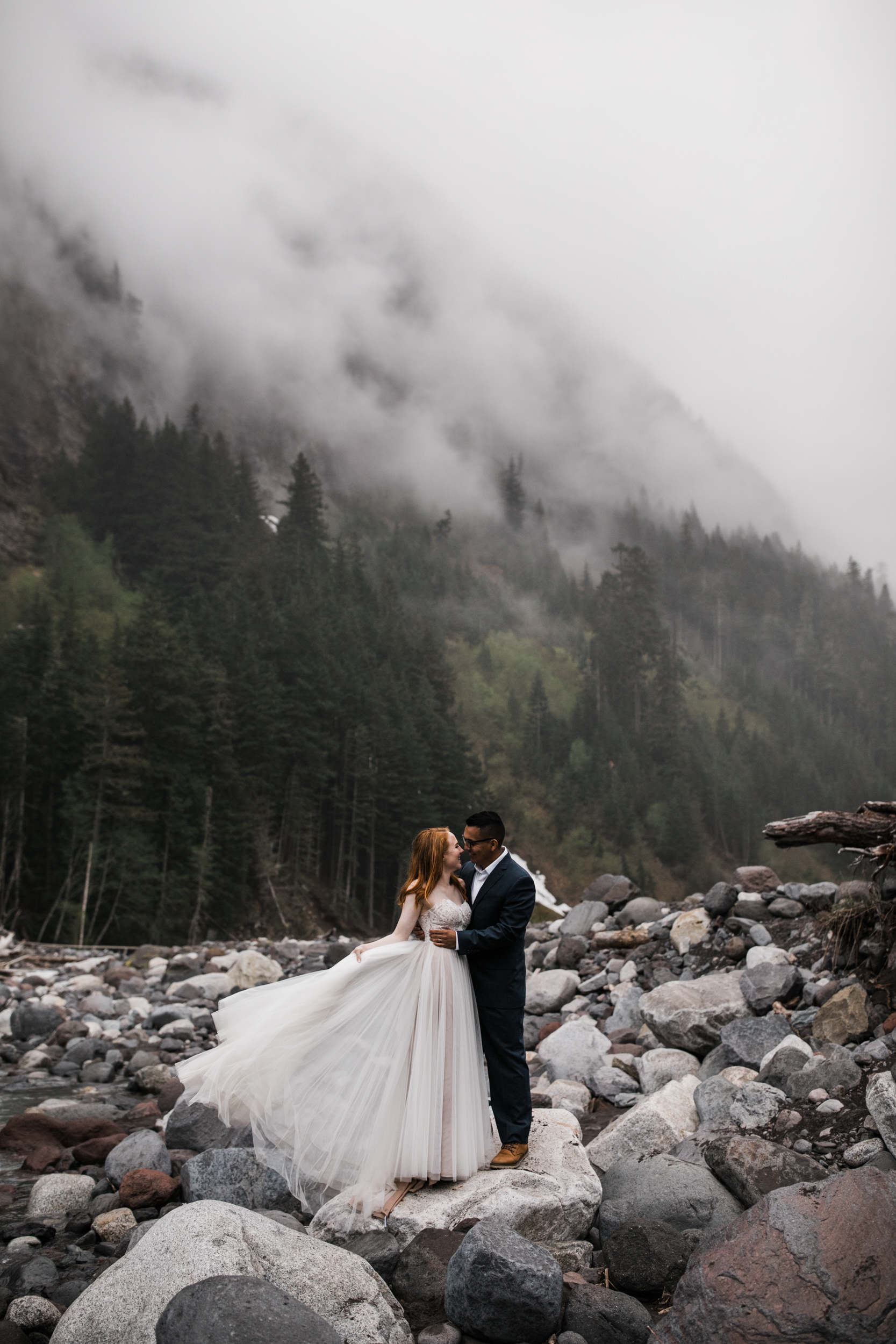 alyssa + horacio's adventurous honeymoon session in mount rainier national park | the hearnes adventure photography | national park elopement inspiration | www.thehearnes.com