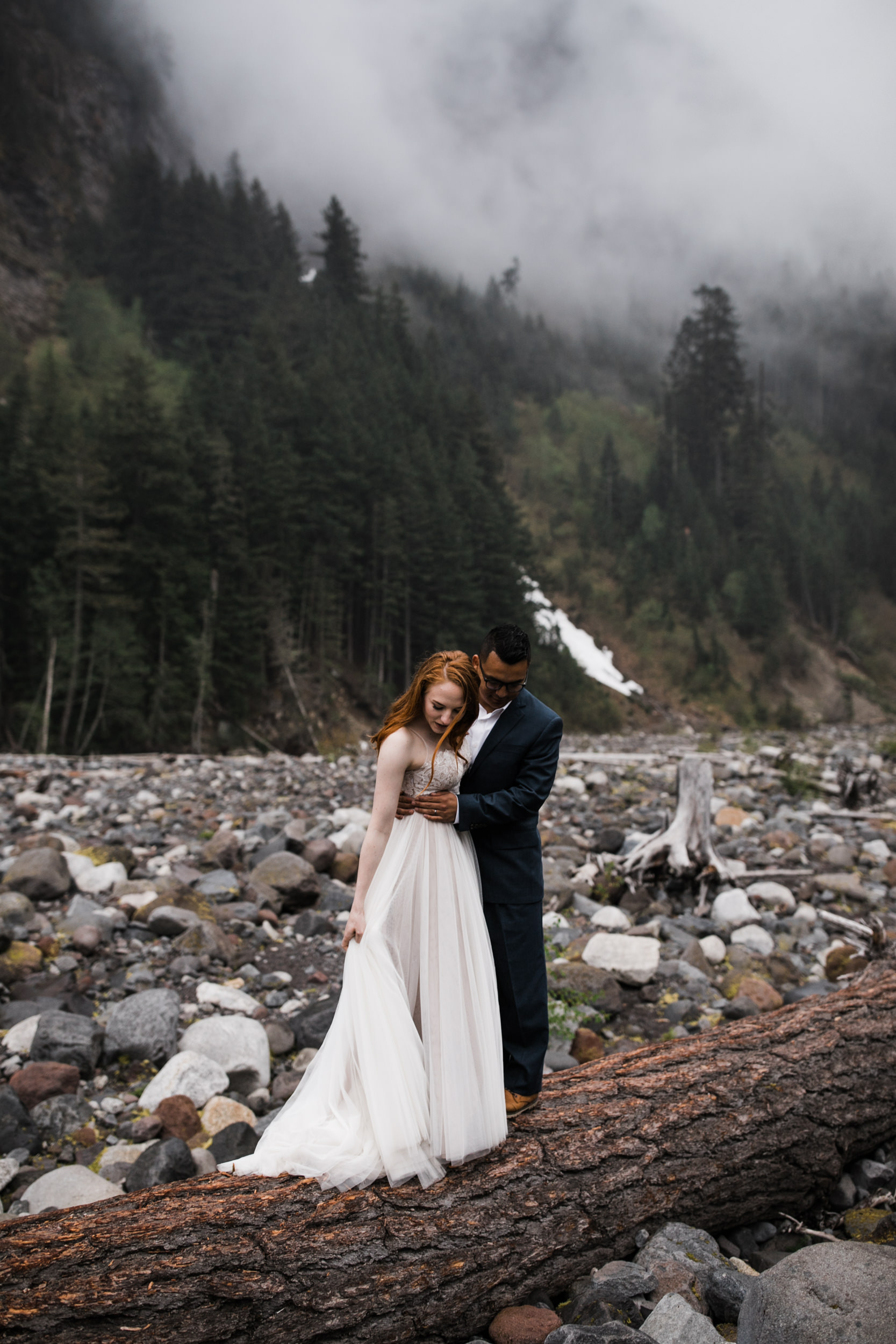 alyssa + horacio's adventurous honeymoon session in mount rainier national park | the hearnes adventure photography | national park elopement inspiration | www.thehearnes.com