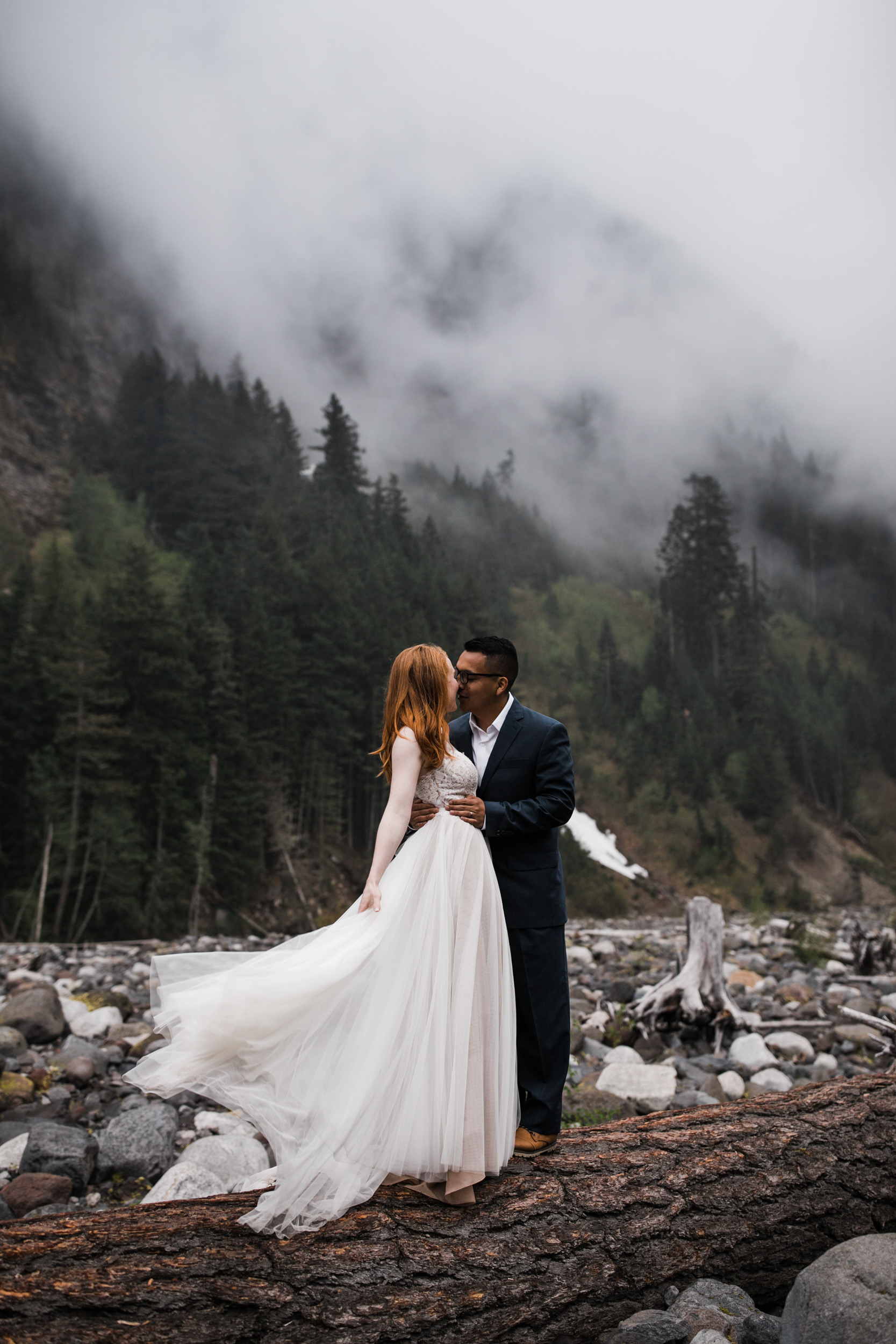 alyssa + horacio's adventurous honeymoon session in mount rainier national park | the hearnes adventure photography | national park elopement inspiration | www.thehearnes.com