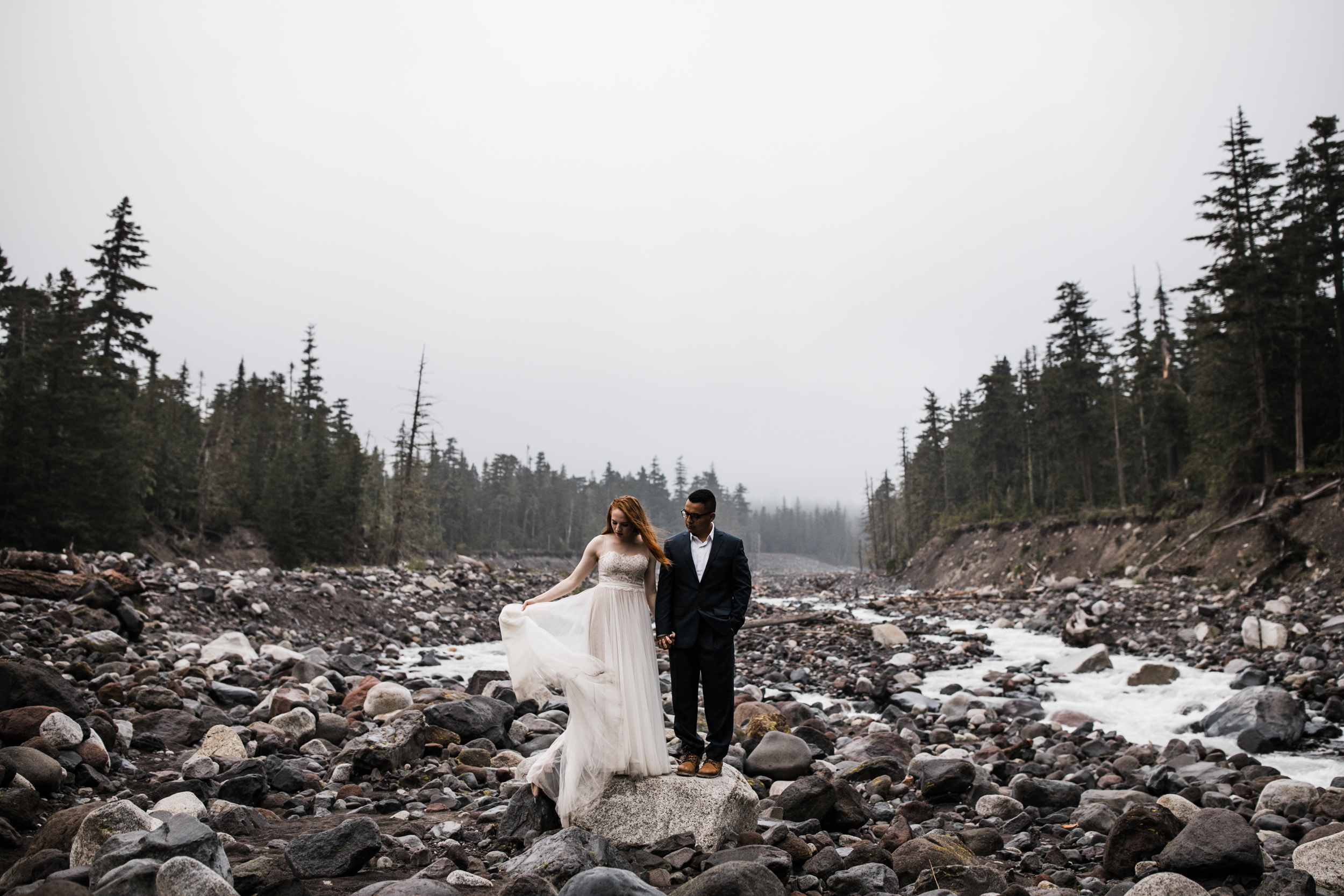 alyssa + horacio's adventurous honeymoon session in mount rainier national park | the hearnes adventure photography | national park elopement inspiration | www.thehearnes.com