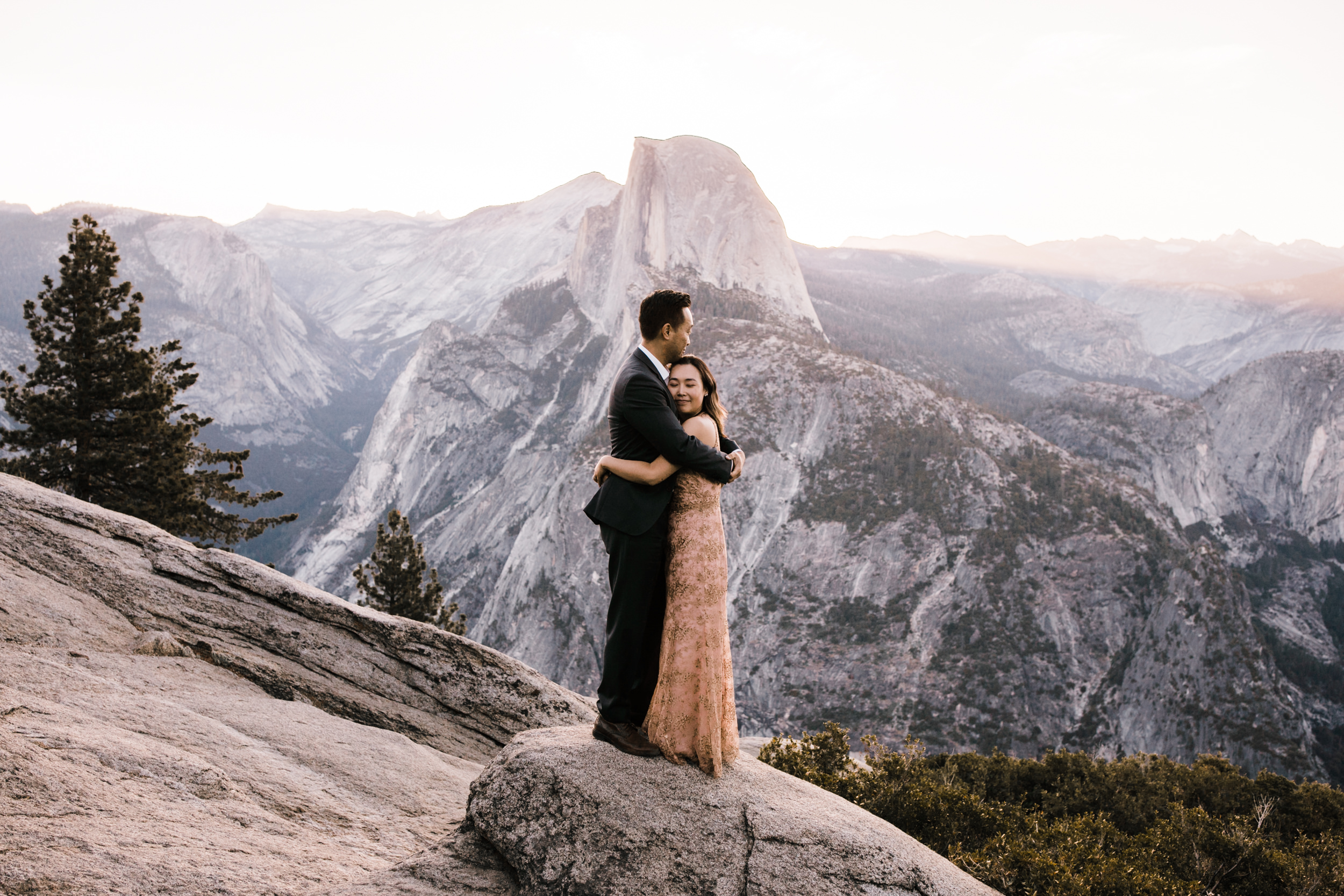 michelle + doug's adventure session at glacier point | 10 year wedding anniversary celebration | yosemite elopement inspiration | the hearnes adventure photography