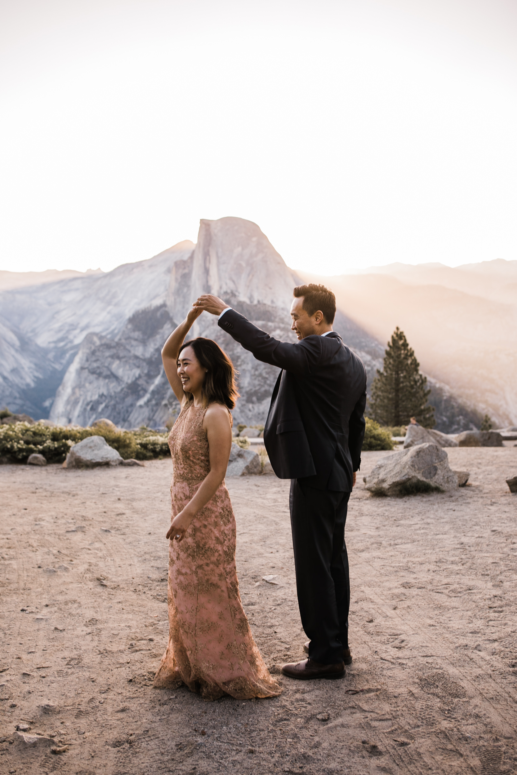 michelle + doug's adventure session at glacier point | 10 year wedding anniversary celebration | yosemite elopement inspiration | the hearnes adventure photography