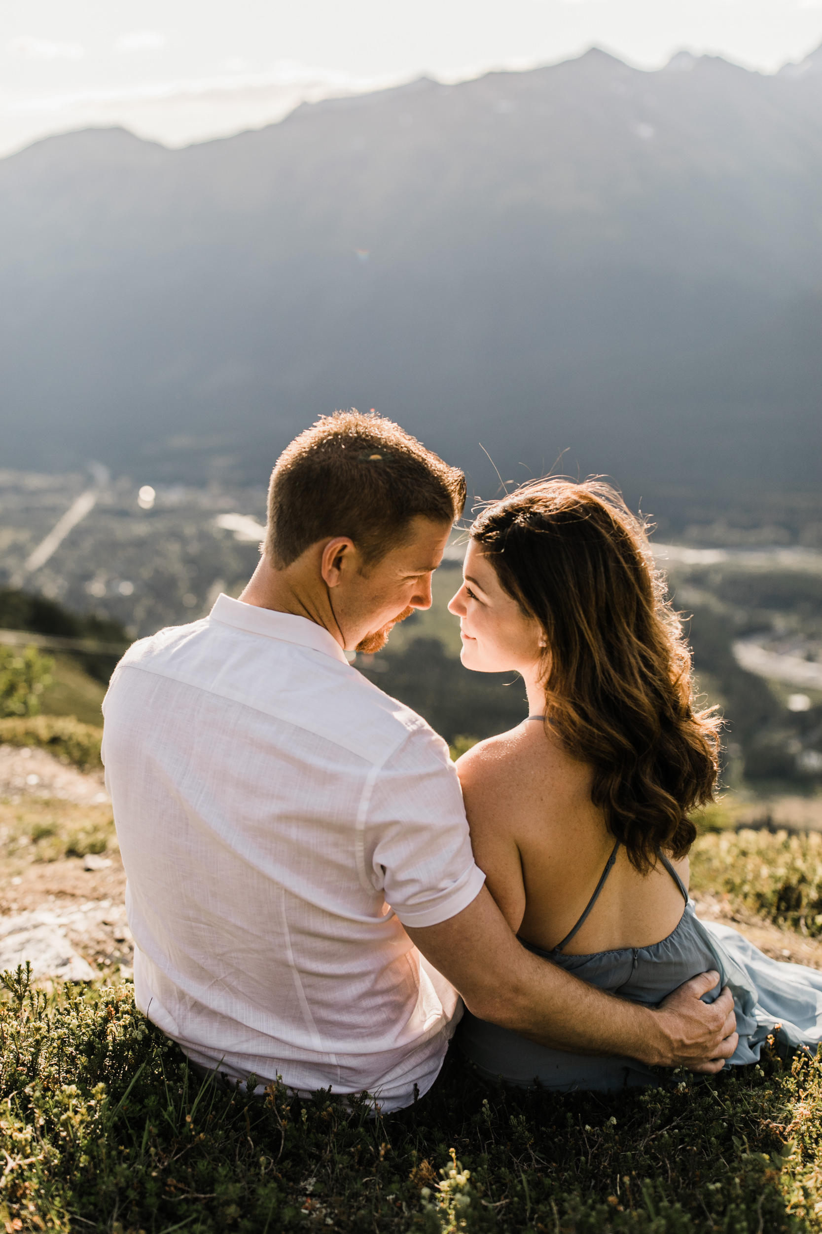 adventurous wedding anniversary session in alyeska, alaska | alaska elopement photographer | mountain resort elopement inspiration | the hearnes adventure photography | www.thehearnes.com