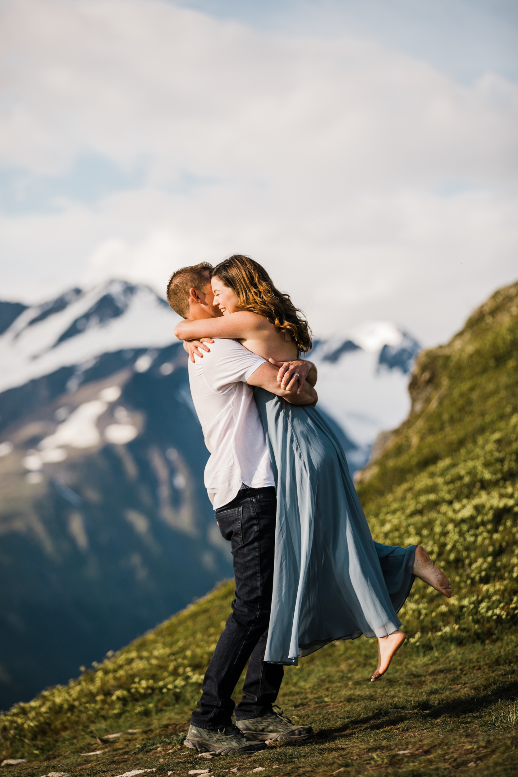 adventurous wedding anniversary session in alyeska, alaska | alaska elopement photographer | mountain resort elopement inspiration | the hearnes adventure photography | www.thehearnes.com