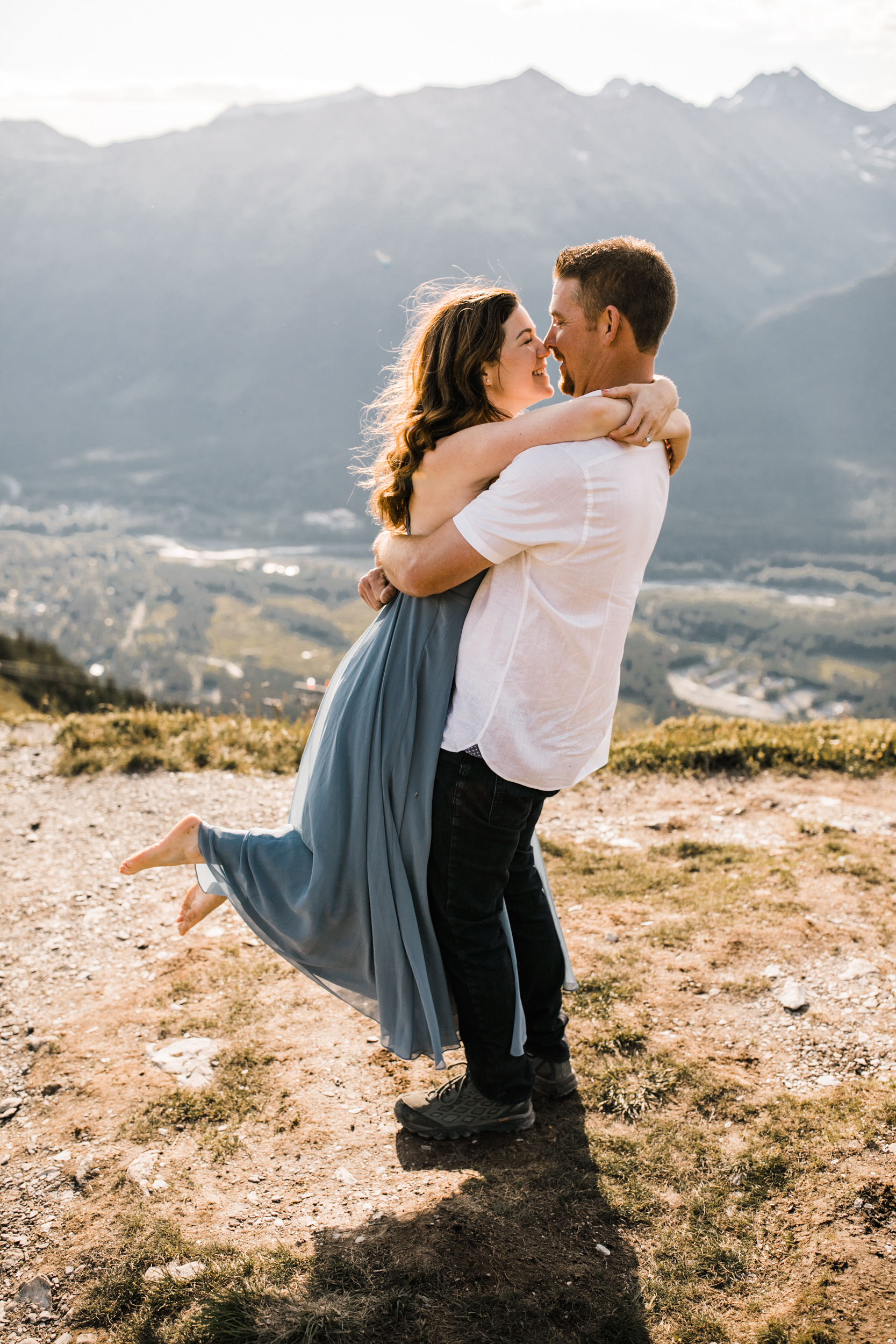 adventurous wedding anniversary session in alyeska, alaska | alaska elopement photographer | mountain resort elopement inspiration | the hearnes adventure photography | www.thehearnes.com