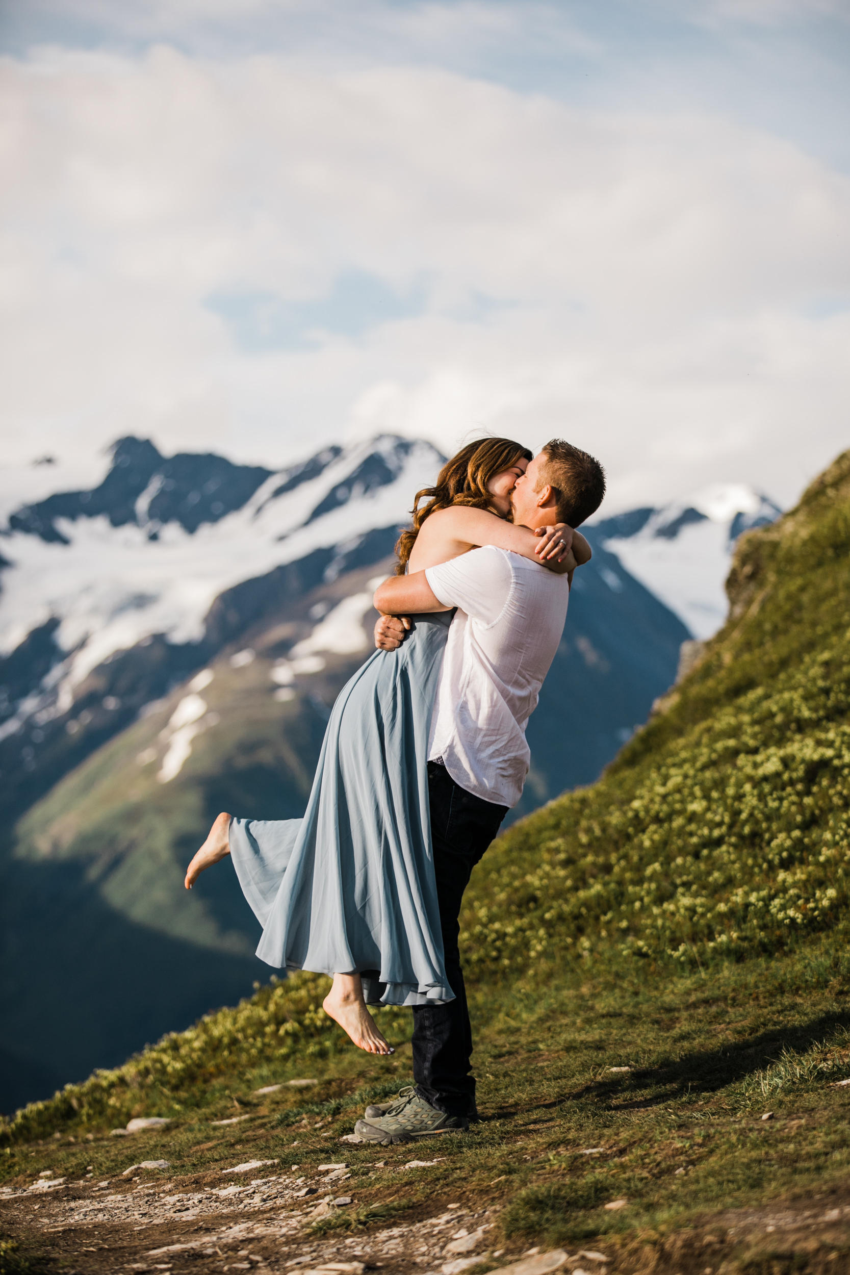 adventurous wedding anniversary session in alyeska, alaska | alaska elopement photographer | mountain resort elopement inspiration | the hearnes adventure photography | www.thehearnes.com