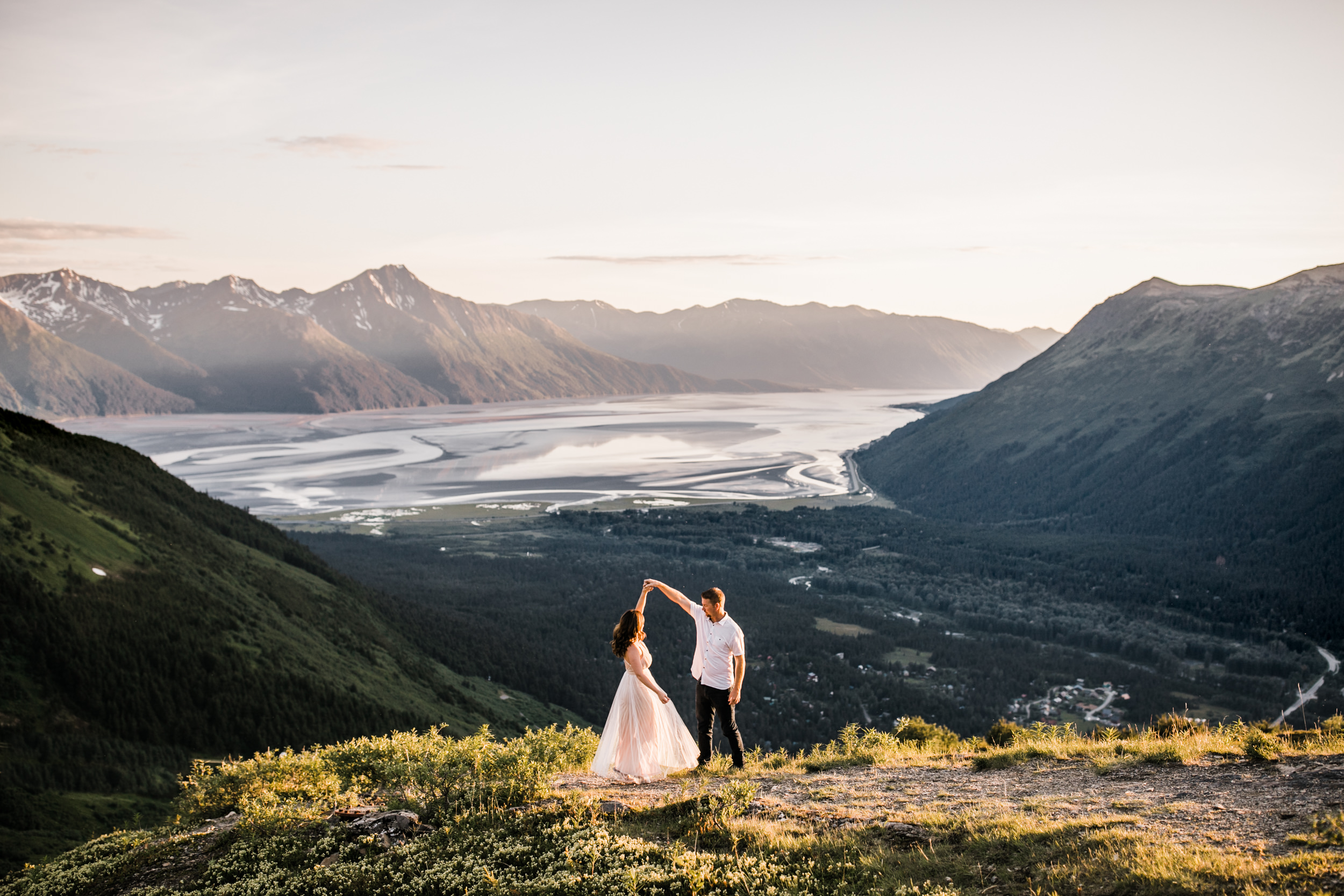 adventurous wedding anniversary session in alyeska, alaska | alaska elopement photographer | mountain resort elopement inspiration | the hearnes adventure photography | www.thehearnes.com