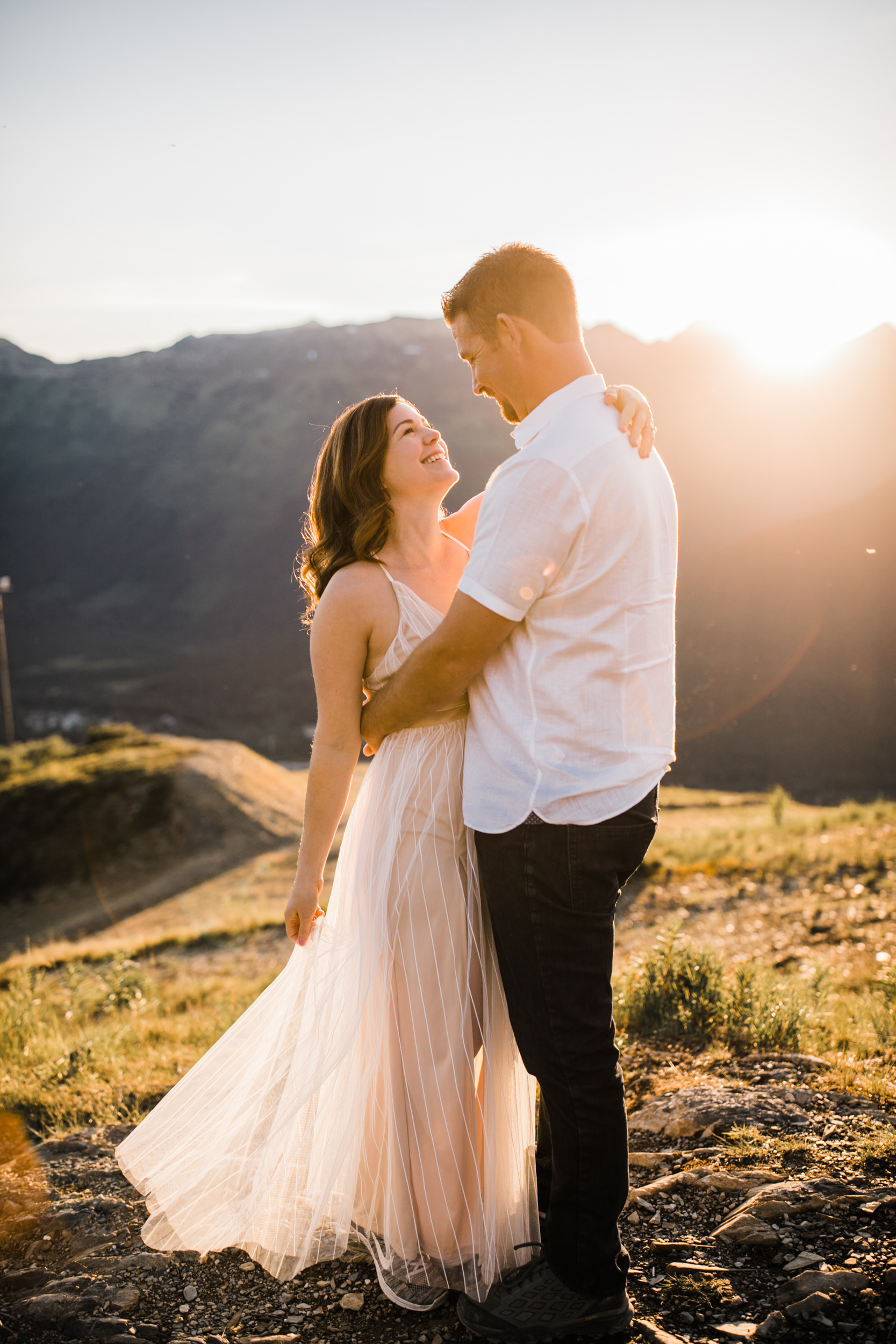 adventurous wedding anniversary session in alyeska, alaska | alaska elopement photographer | mountain resort elopement inspiration | the hearnes adventure photography | www.thehearnes.com