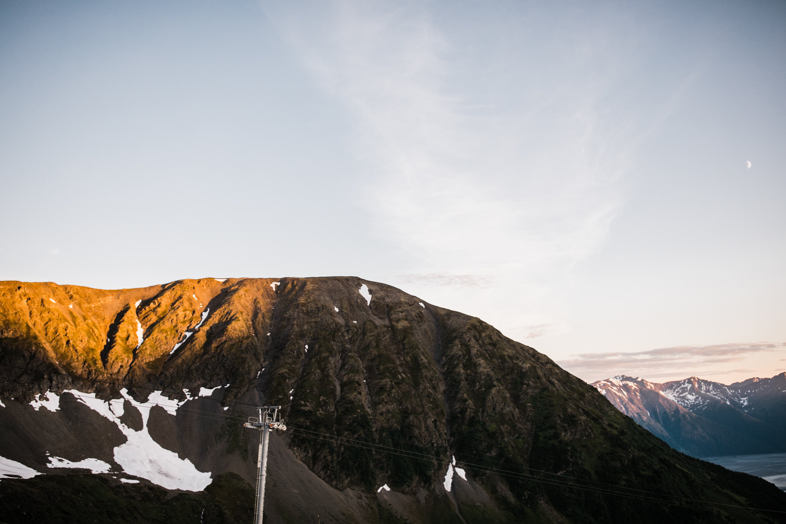 adventurous wedding anniversary session in alyeska, alaska | alaska elopement photographer | mountain resort elopement inspiration | the hearnes adventure photography | www.thehearnes.com