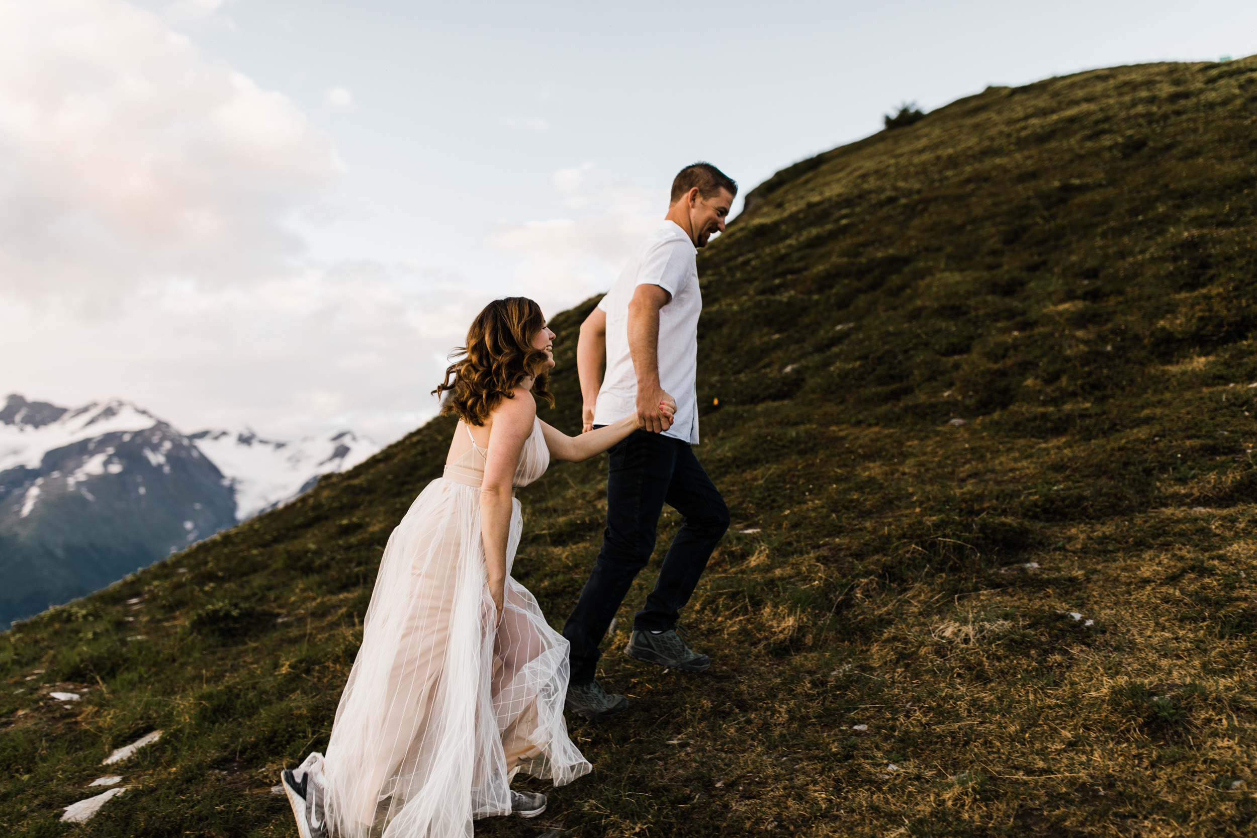 adventurous wedding anniversary session in alyeska, alaska | alaska elopement photographer | mountain resort elopement inspiration | the hearnes adventure photography | www.thehearnes.com