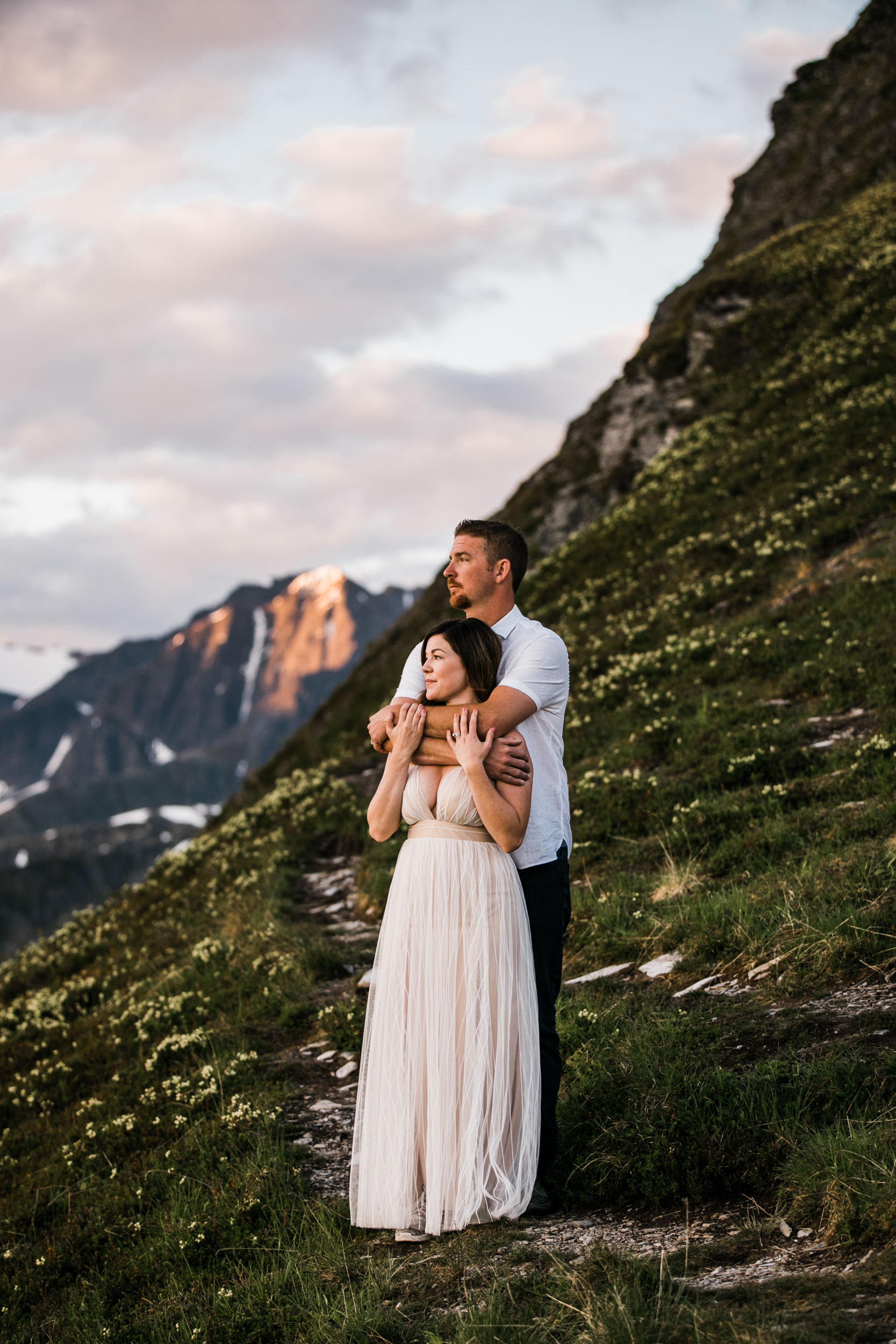 adventurous wedding anniversary session in alyeska, alaska | alaska elopement photographer | mountain resort elopement inspiration | the hearnes adventure photography | www.thehearnes.com
