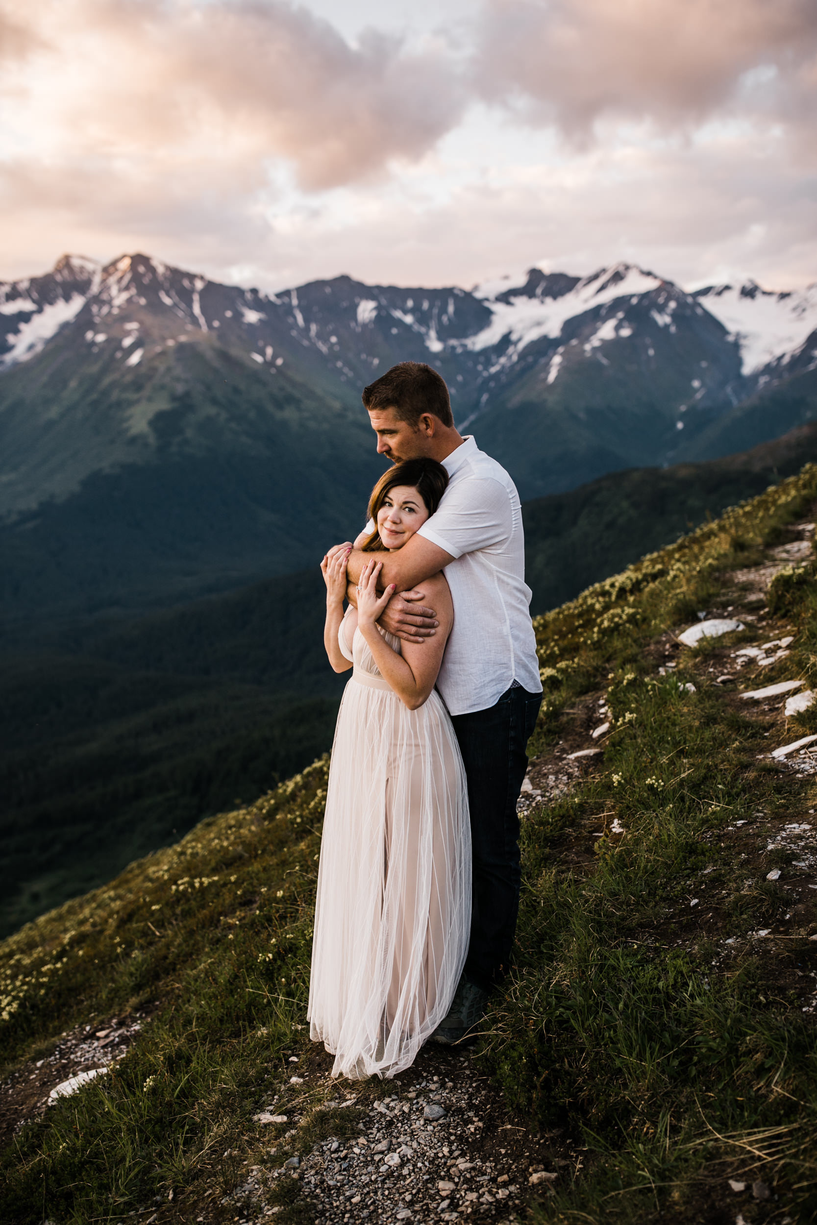 adventurous wedding anniversary session in alyeska, alaska | alaska elopement photographer | mountain resort elopement inspiration | the hearnes adventure photography | www.thehearnes.com