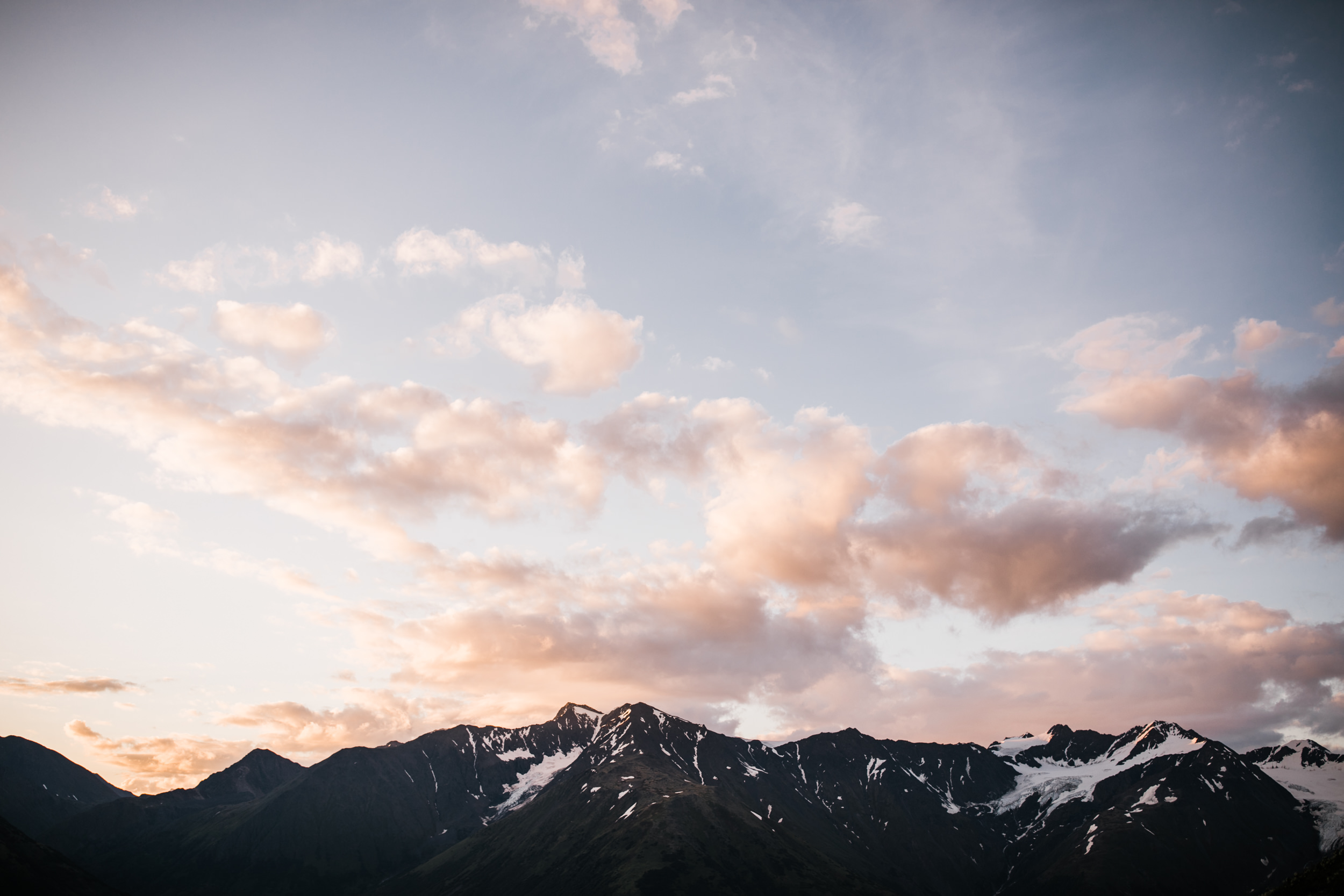 adventurous wedding anniversary session in alyeska, alaska | alaska elopement photographer | mountain resort elopement inspiration | the hearnes adventure photography | www.thehearnes.com