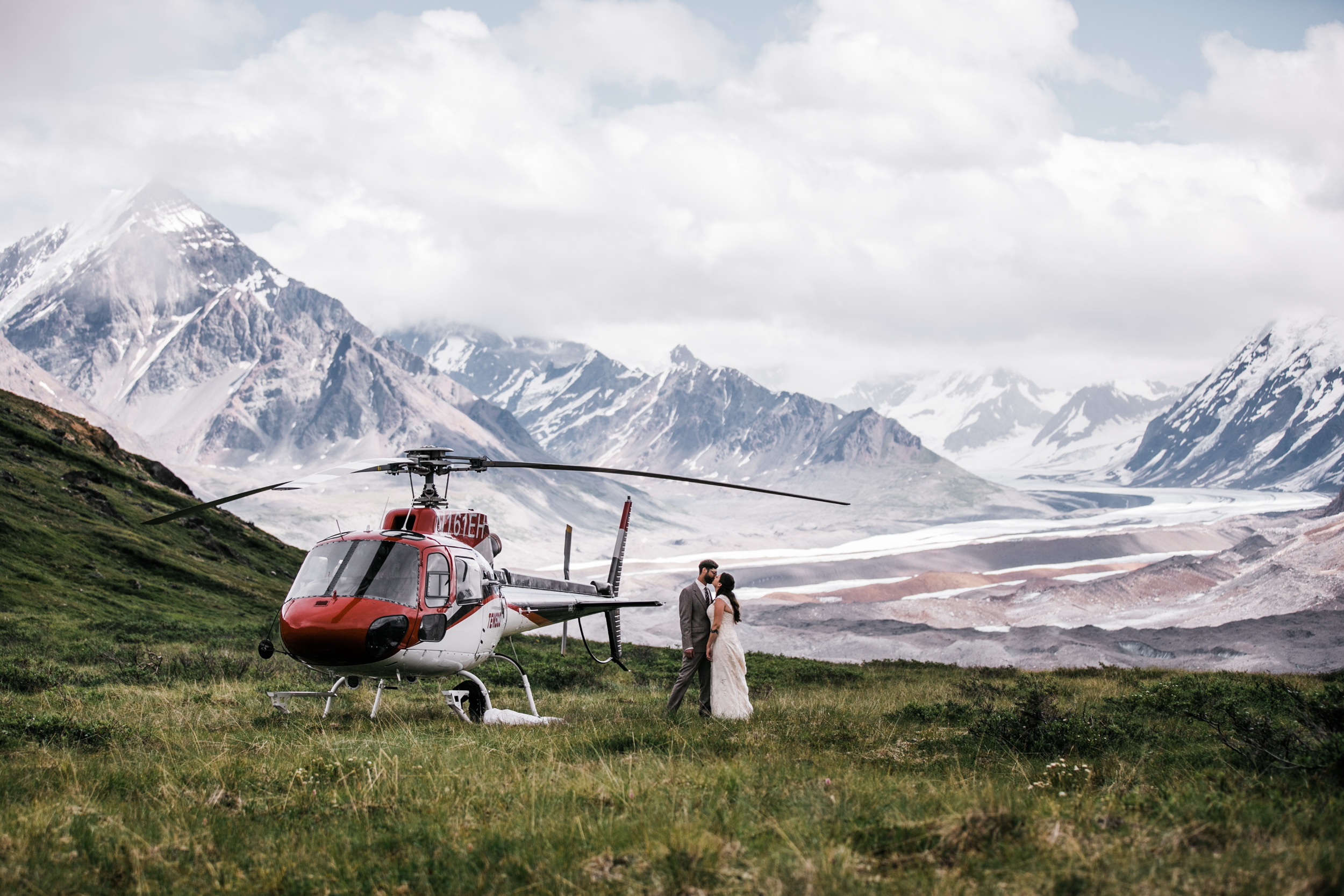 helicopter flightseeing tour in denali national park | alaska destination elopement inspiration | heli wedding in alaska | the hearnes adventure photography | www.thehearnes.com