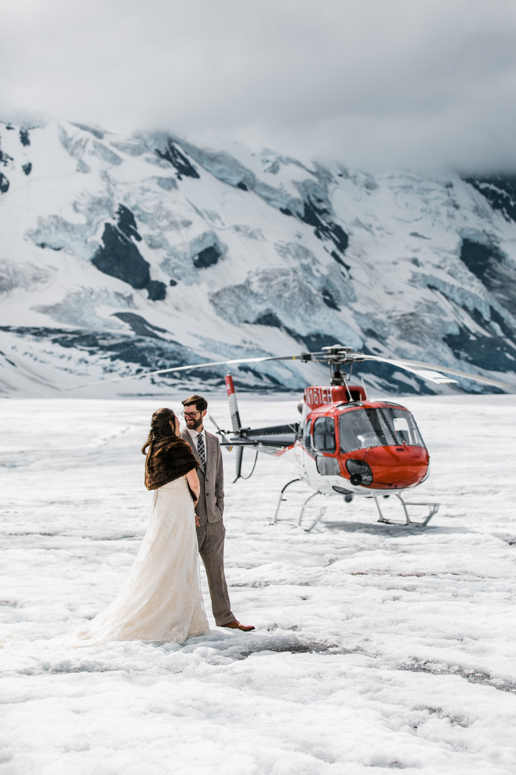 helicopter flightseeing tour in denali national park | alaska destination elopement inspiration | heli wedding in alaska | the hearnes adventure photography | www.thehearnes.com