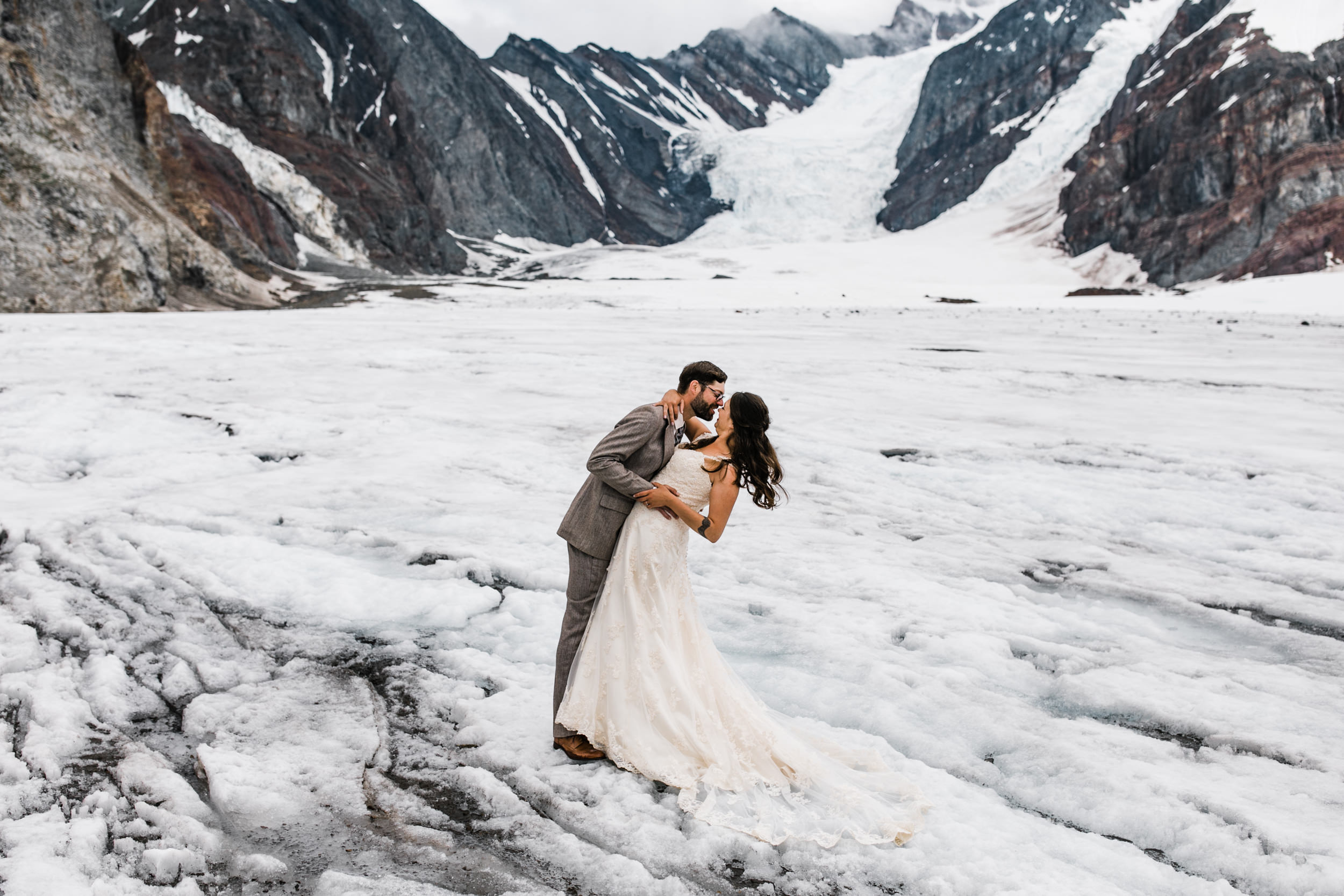 https://images.squarespace-cdn.com/content/v1/568429b7c647addb5746fafe/1534789510179-9G3UIUIMU6UZBFQY2AEU/Hearnes-Elopement-Photography-Alaska-Photographer-Denali-National-Park-Helicopter-Wedding-45.jpg?utm_source=chatgpt.com