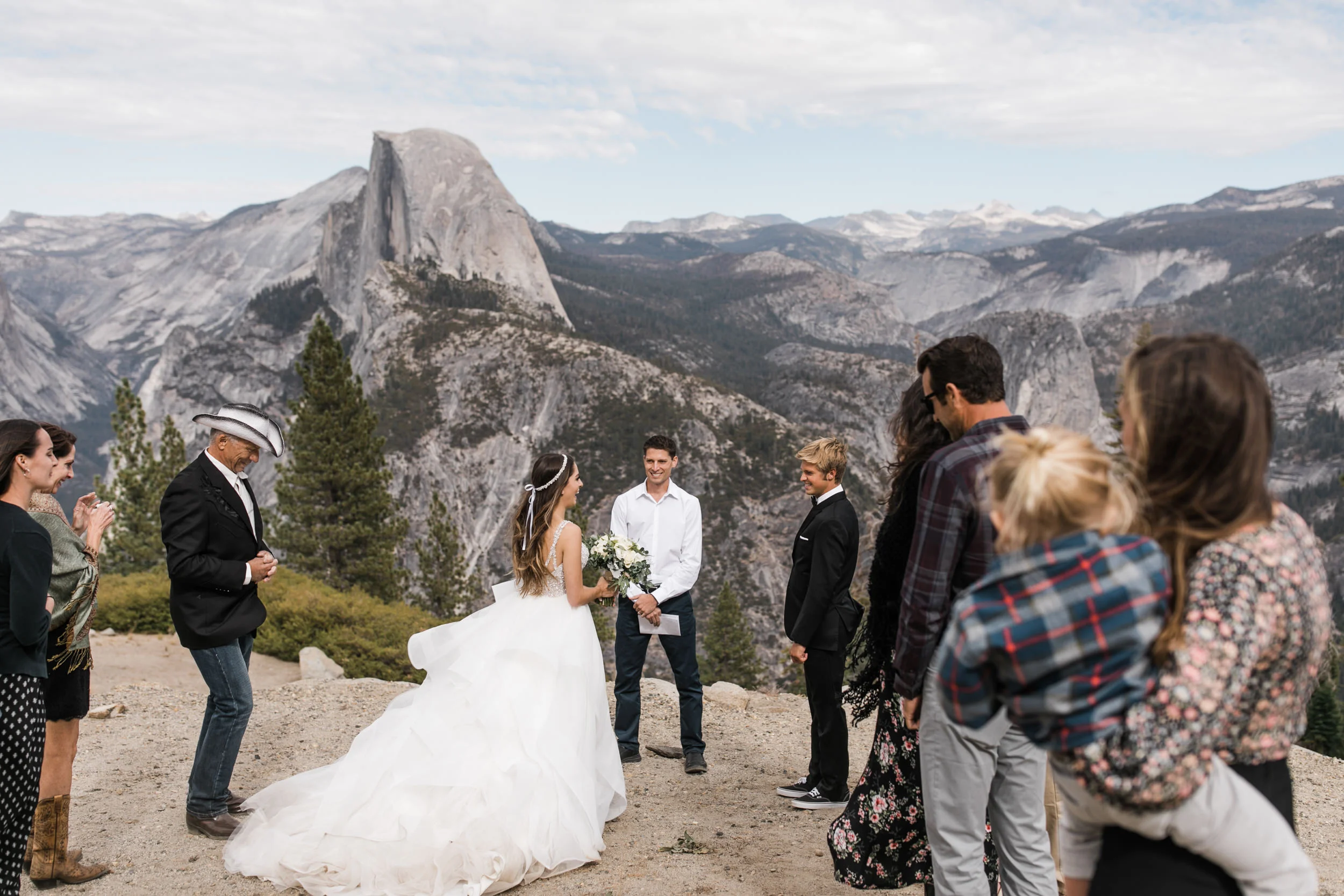 intimate wedding in yosemite national park | glacier point wedding ceremony | wedding portraits at taft point | hiking wedding inspiration | adventure elopement photographer | the hearnes