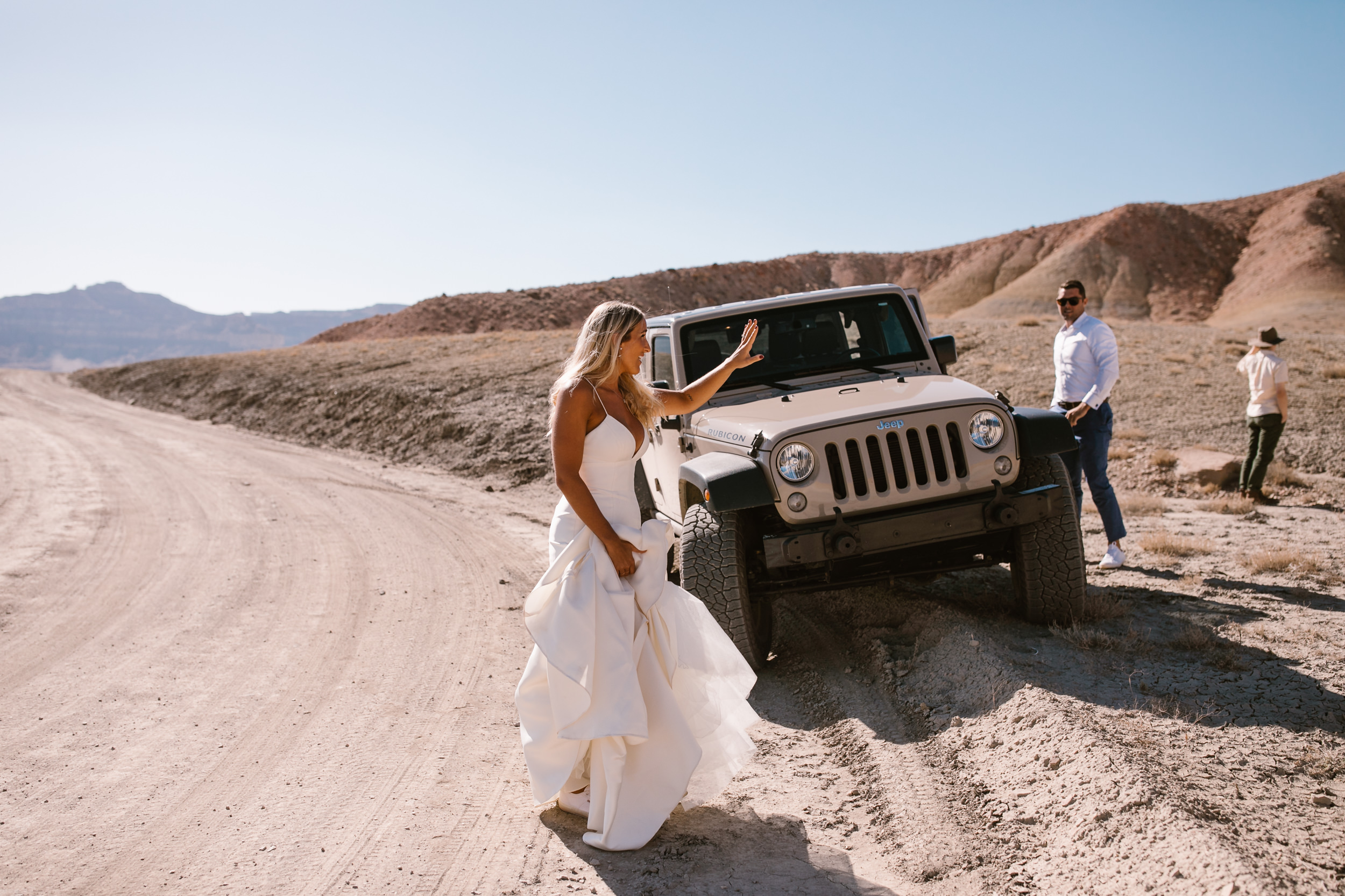 jeep elopement in page, arizona | lake powell adventure wedding | desert elopement inspiration | utah wedding and elopement photographer | the hearnes