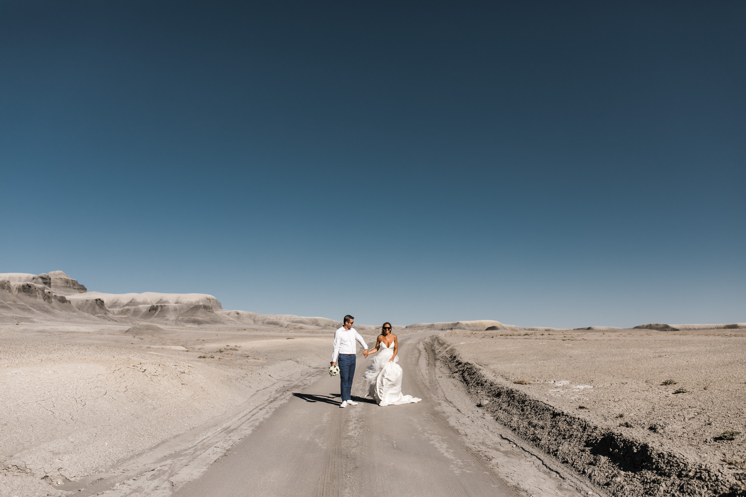 jeep elopement in page, arizona | lake powell adventure wedding | desert elopement inspiration | utah wedding and elopement photographer | the hearnes