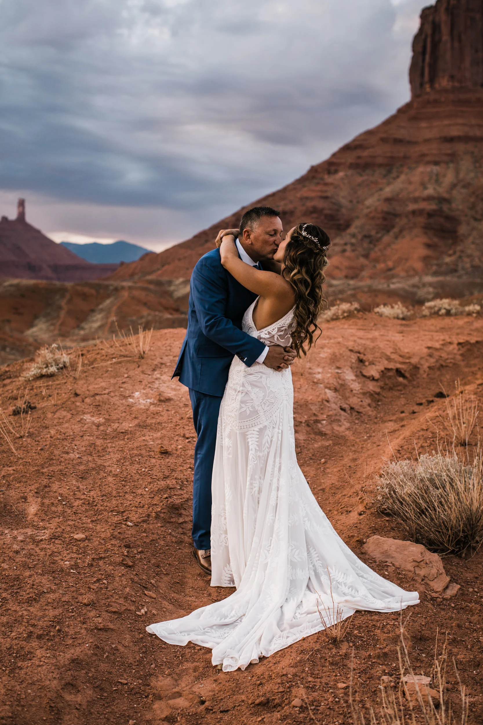 adventure jeep wedding in the utah desert | rue de seine bride | blue tux groom | moab elopement photographer | the hearnes adventure photography