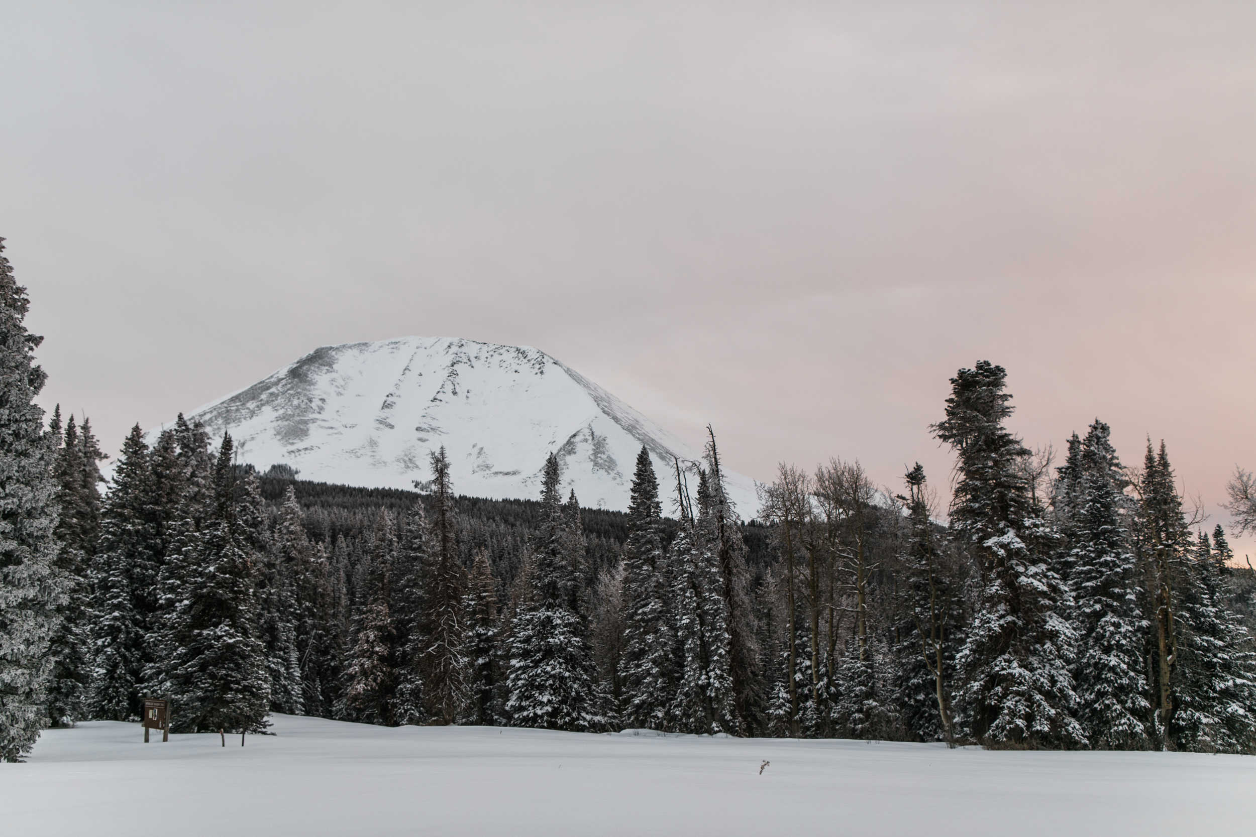 adventure engagement session cross country skiing in the mountains near moab | yurt elopement inspiration | the hearnes photography