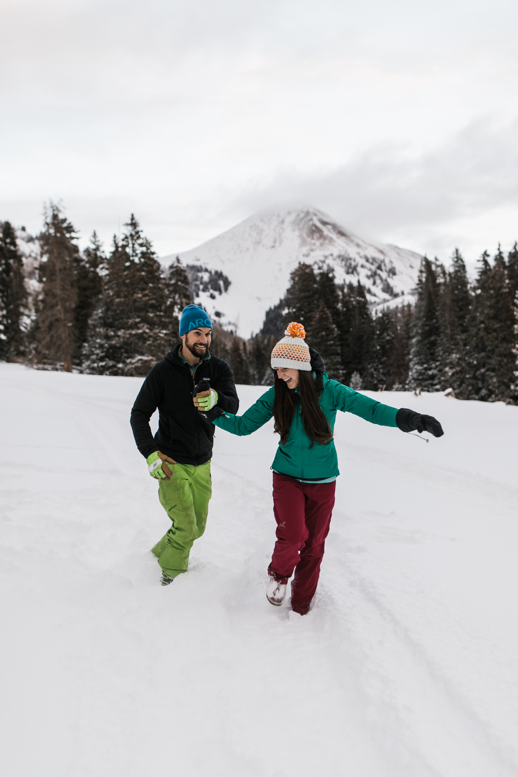 adventure engagement session cross country skiing in the mountains near moab | yurt elopement inspiration | the hearnes photography