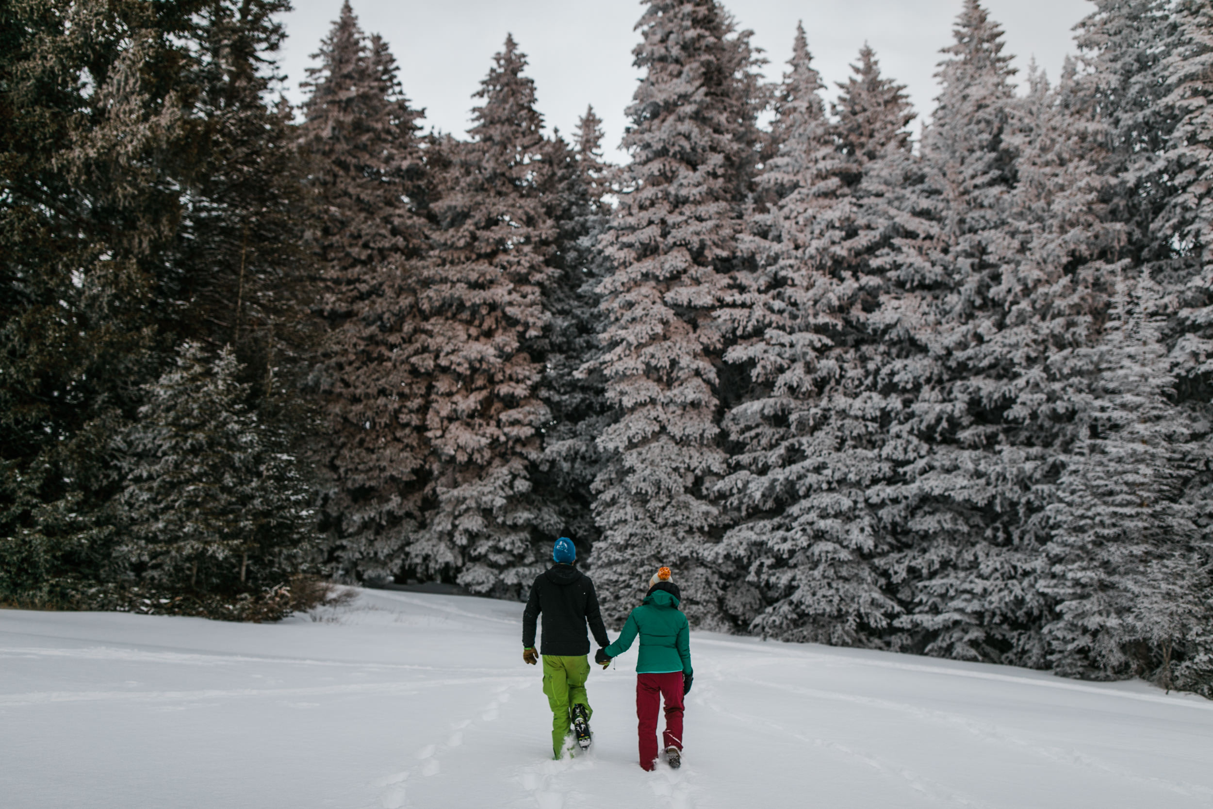 adventure engagement session cross country skiing in the mountains near moab | yurt elopement inspiration | the hearnes photography