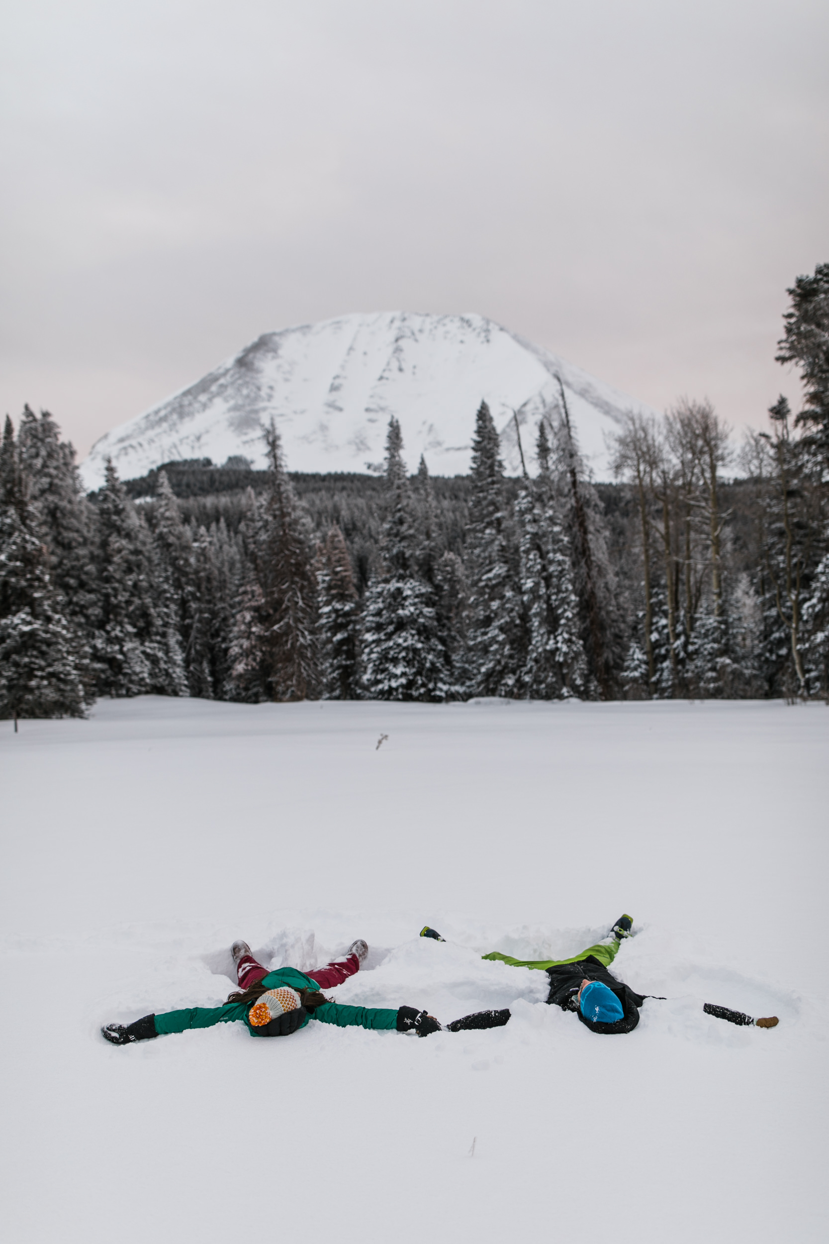 adventure engagement session cross country skiing in the mountains near moab | yurt elopement inspiration | the hearnes photography