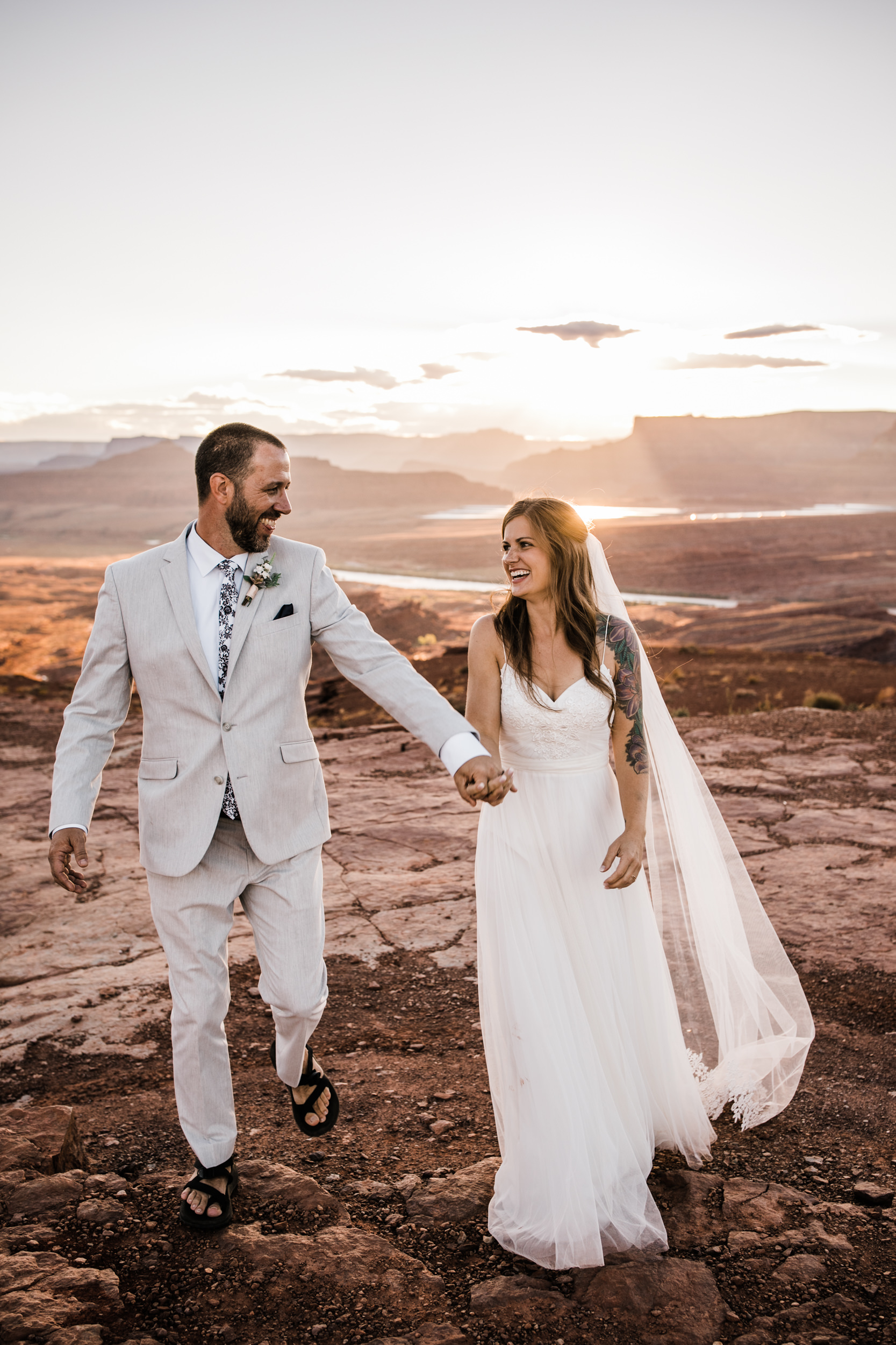 arches national park elopement | rainy wedding day | jeeping wedding in moab utah | the hearnes adventure photography