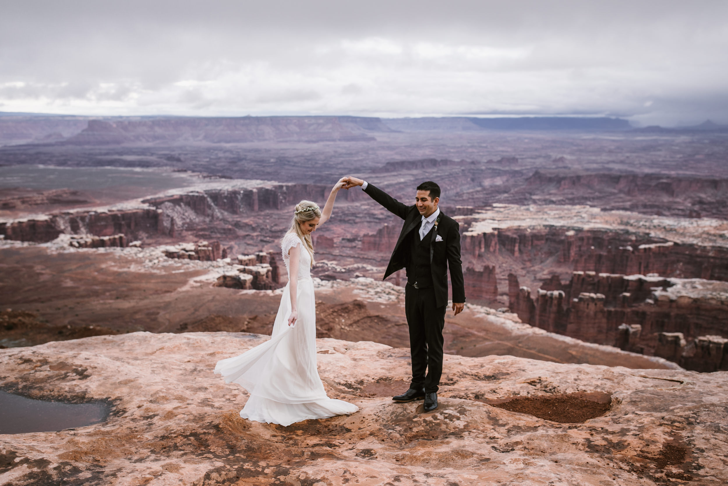canyonlands national park elopement inspiration | moab utah wedding bridals | the hearnes adventure photography