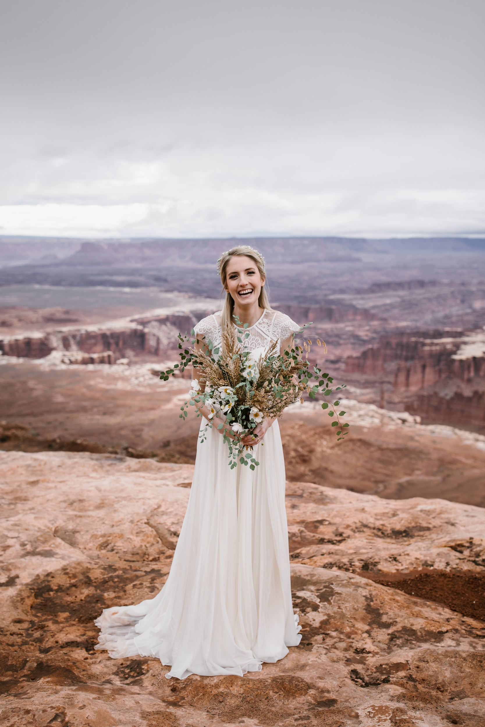 canyonlands national park elopement inspiration | moab utah wedding bridals | the hearnes adventure photography