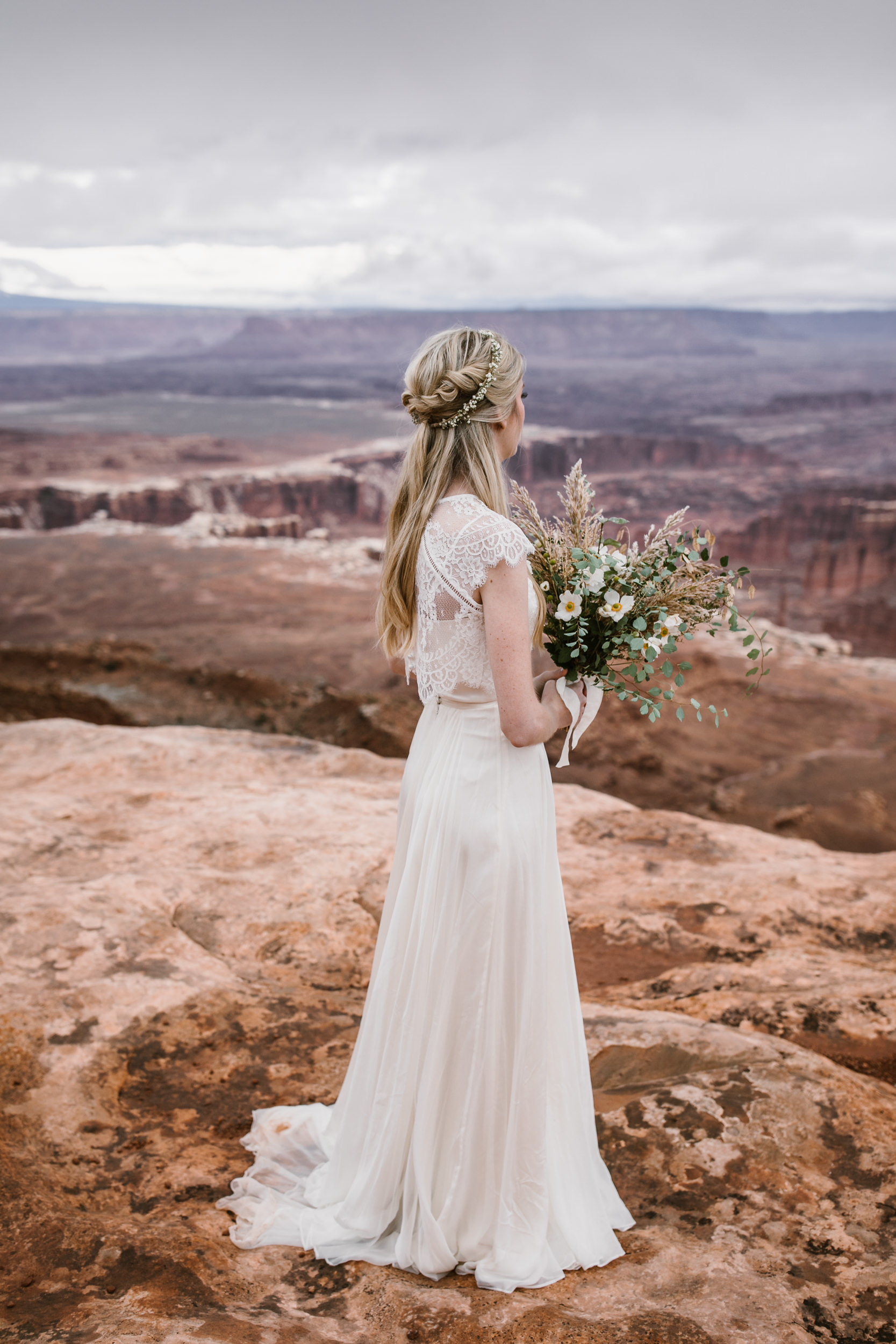 canyonlands national park elopement inspiration | moab utah wedding bridals | the hearnes adventure photography