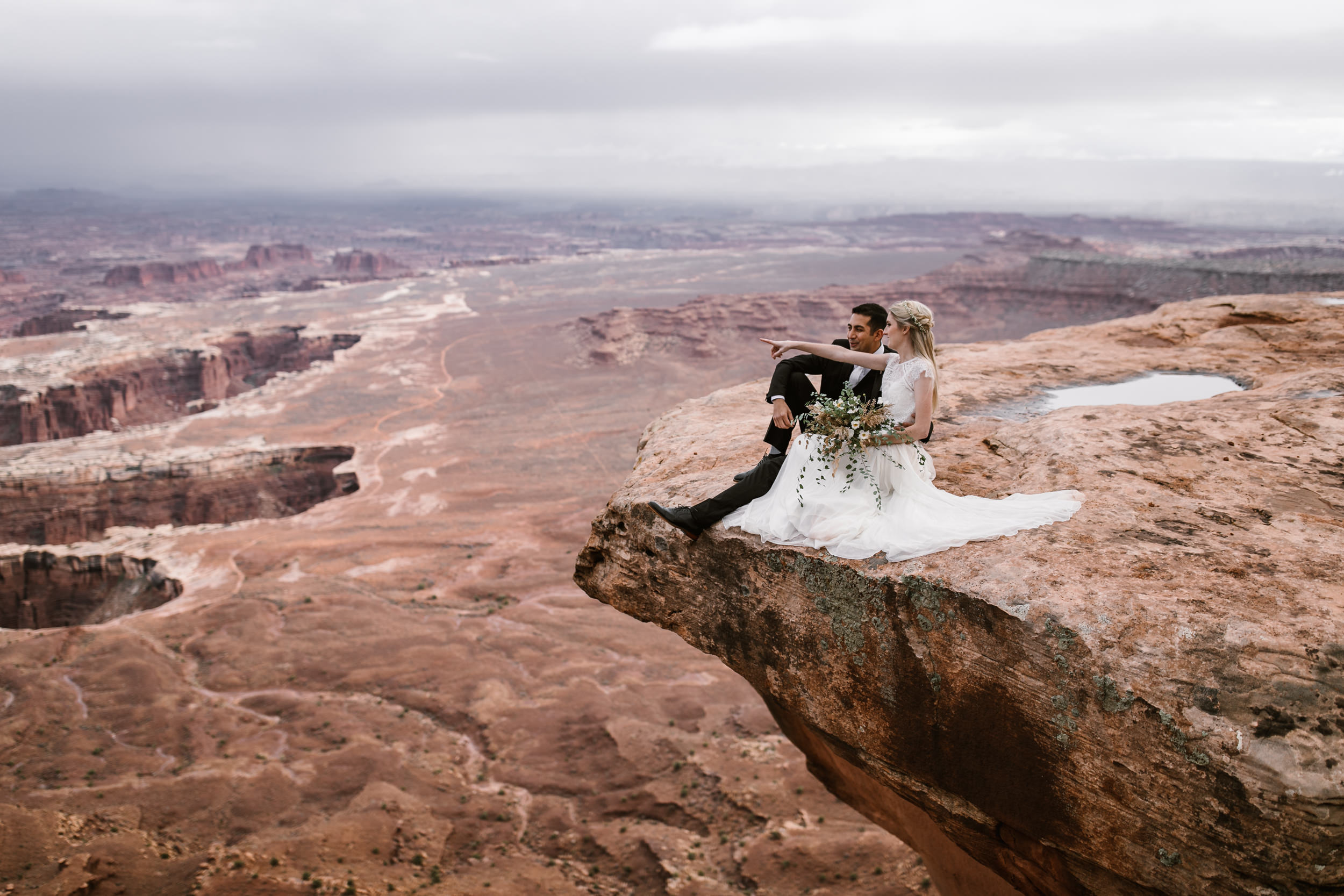 canyonlands national park elopement inspiration | moab utah wedding bridals | the hearnes adventure photography